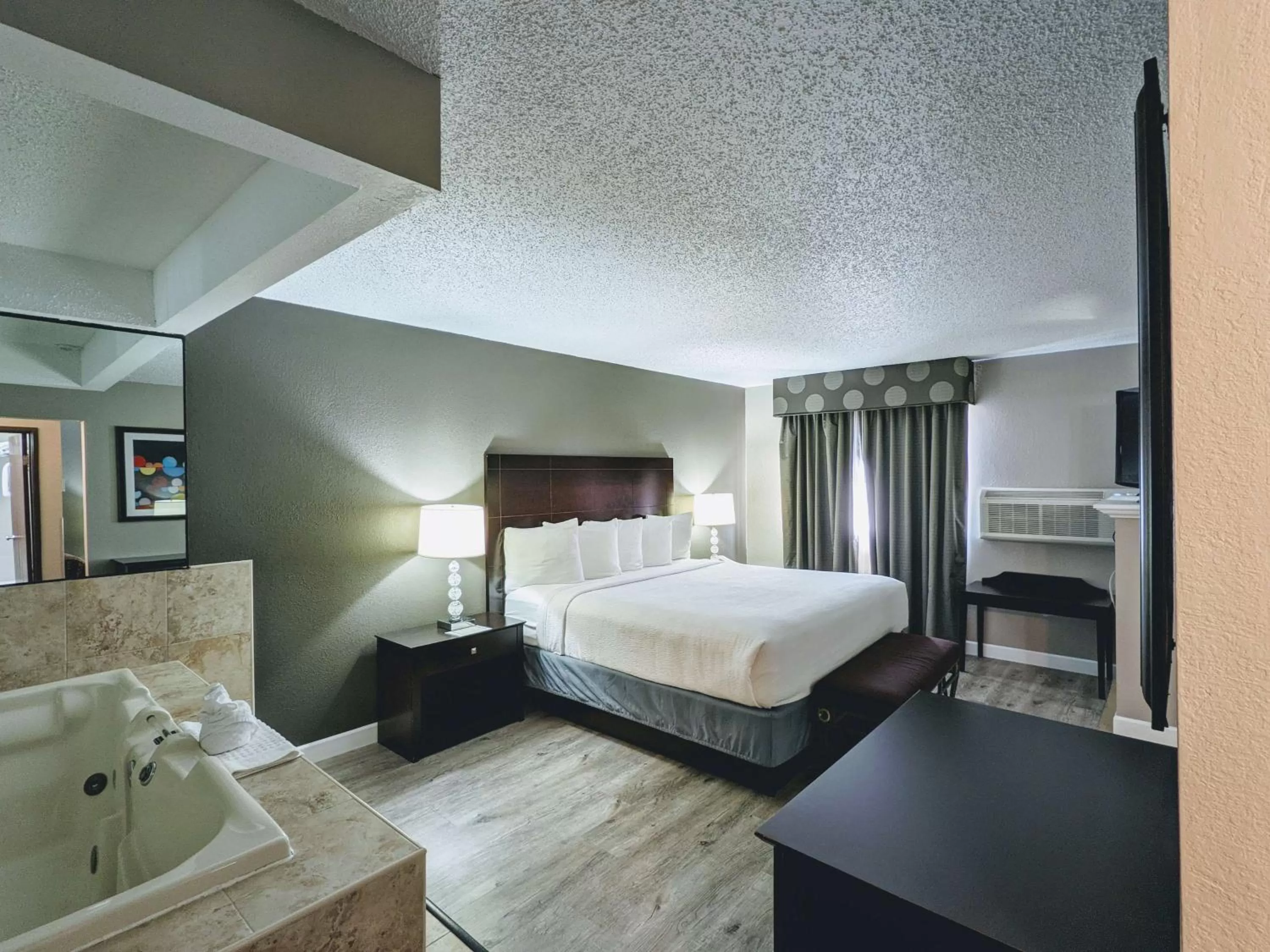 King Suite with Sofa Bed and Spa Bath in Best Western Eden Prairie Inn