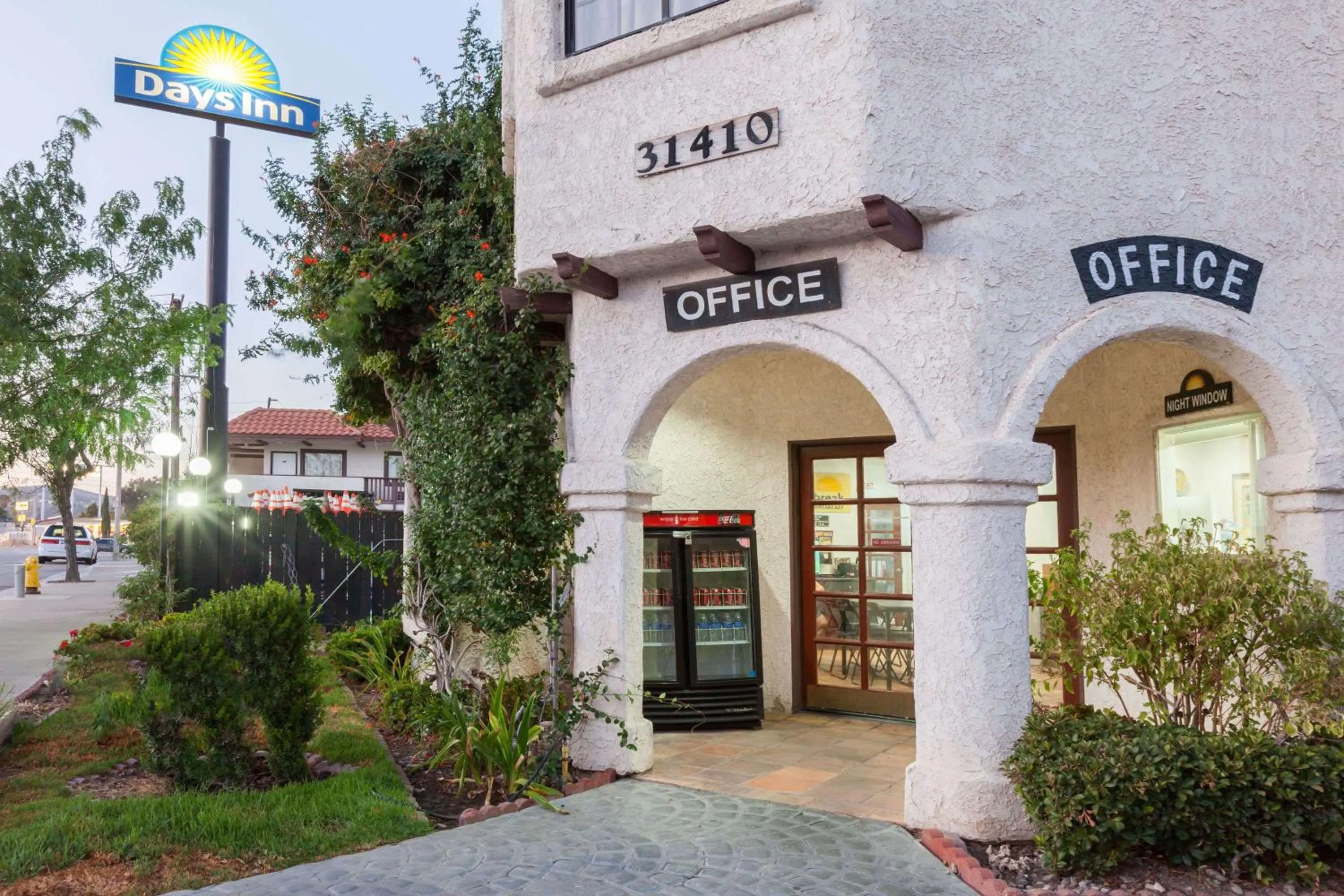 Property building in Days Inn by Wyndham Castaic Six Flags Magic Mountain