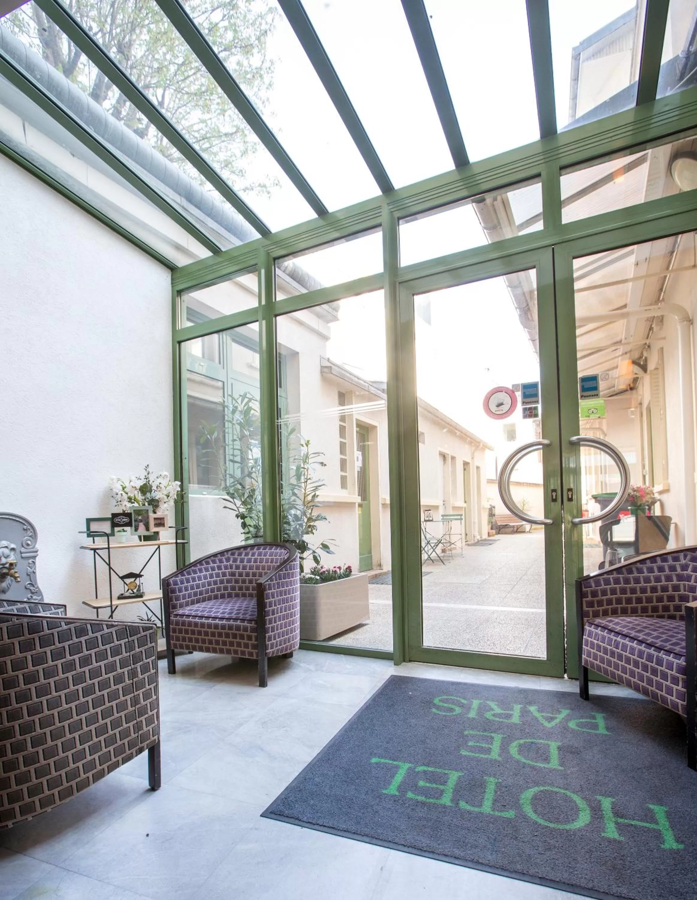 Patio in HOTEL DE PARIS MONTPARNASSE