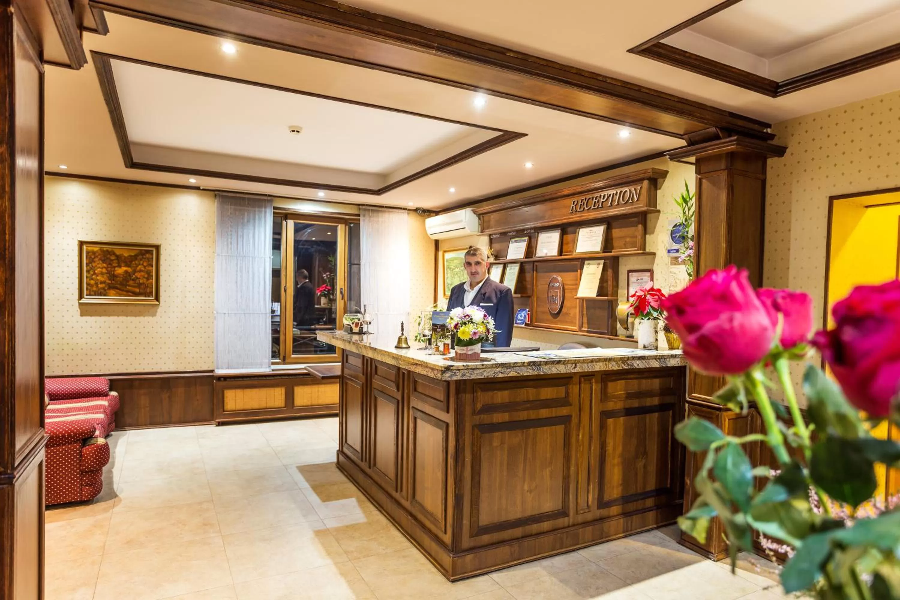 Lobby or reception in Chateau Montagne Hotel Troyan