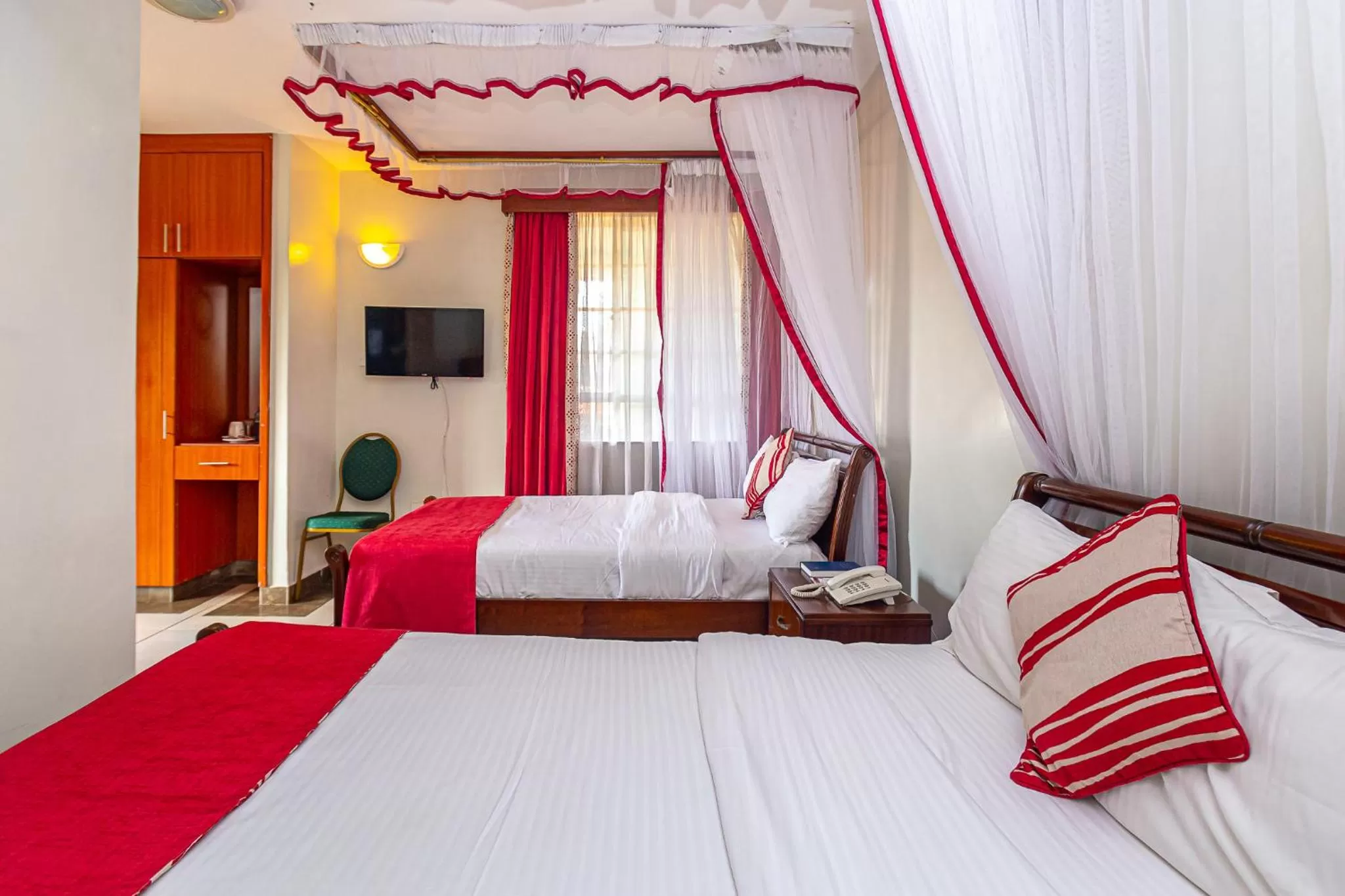 Photo of the whole room, Bed in Desmond Tutu Conference Centre