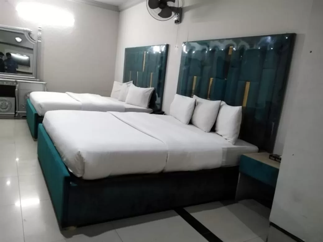 Bed in Hotel Grace inn