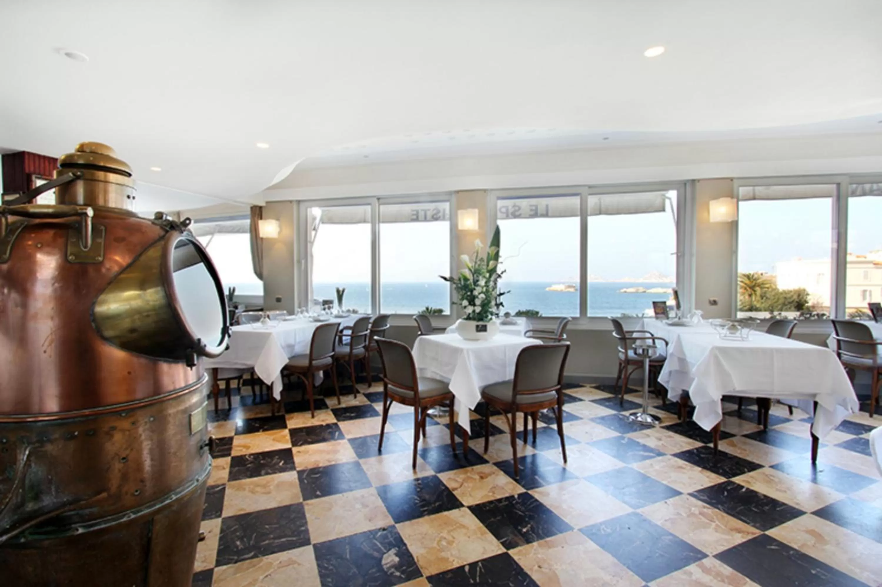 Restaurant/places to eat in Le Rhul