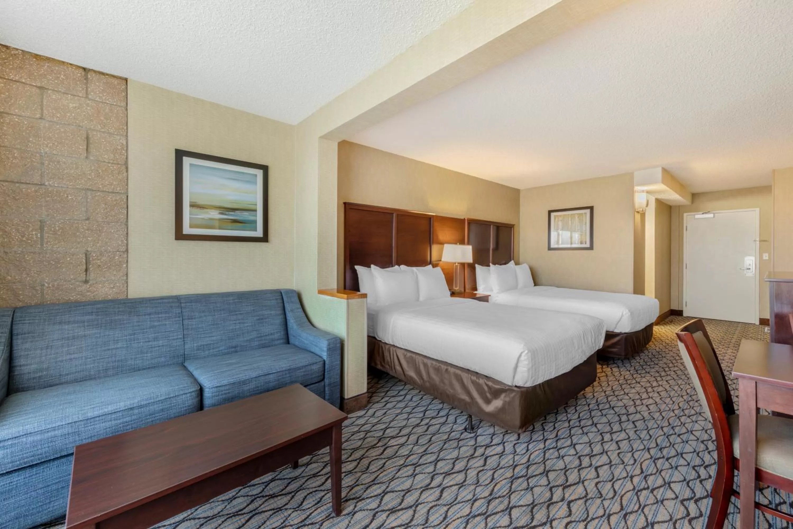 Photo of the whole room, Bed in Clarion Hotel Anaheim Resort
