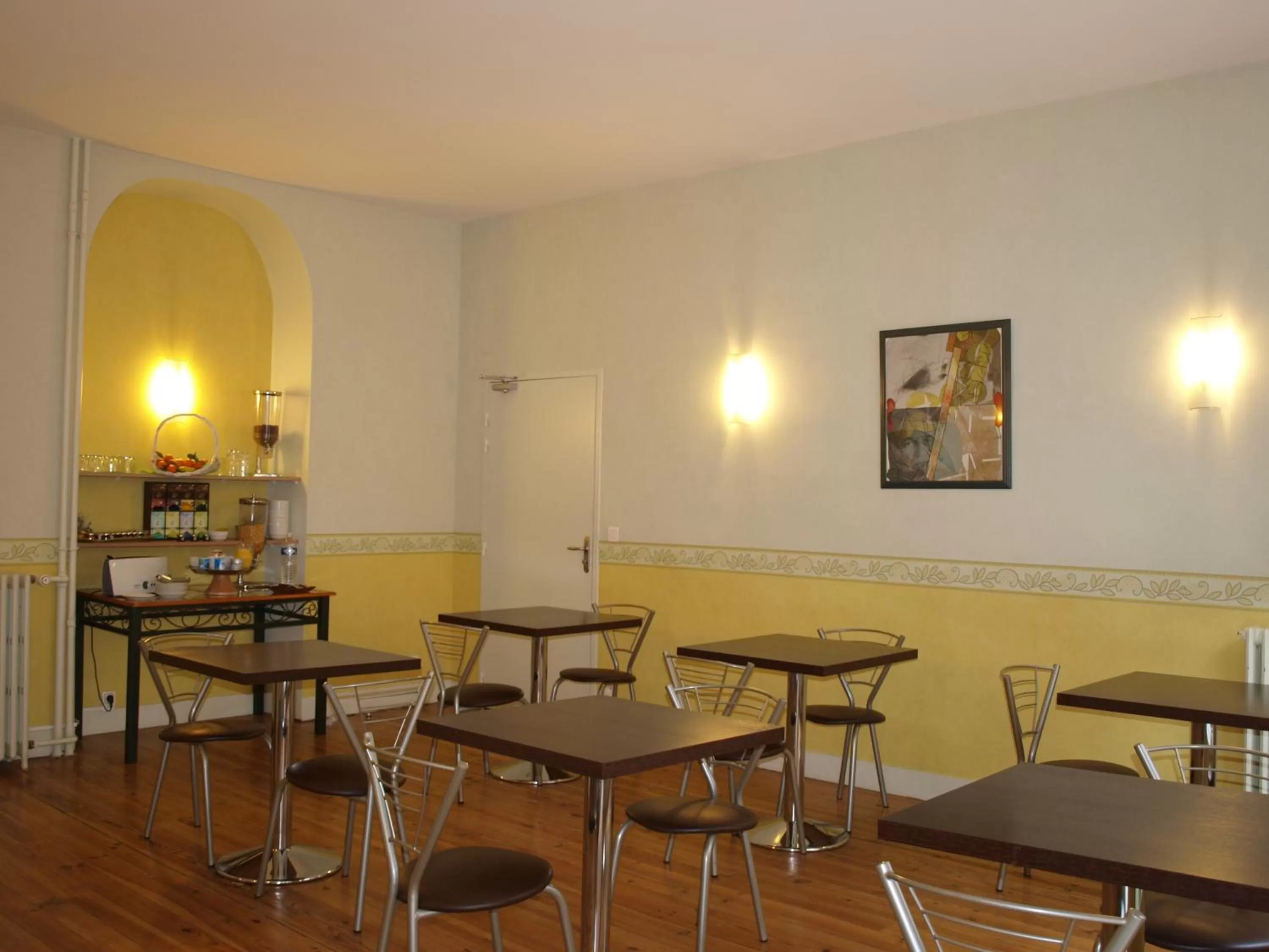 Restaurant/places to eat in Hôtel Adour