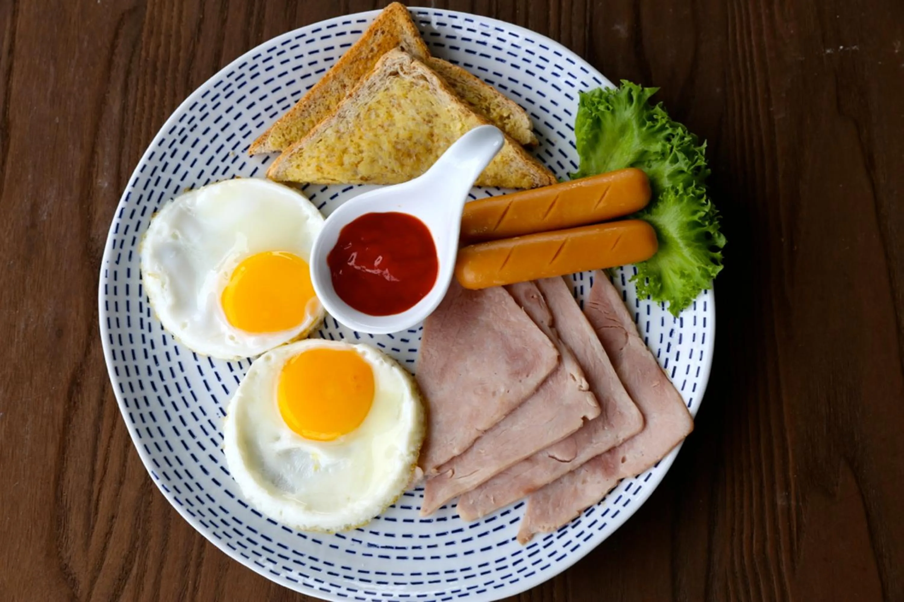 American breakfast in The Plug Hotel