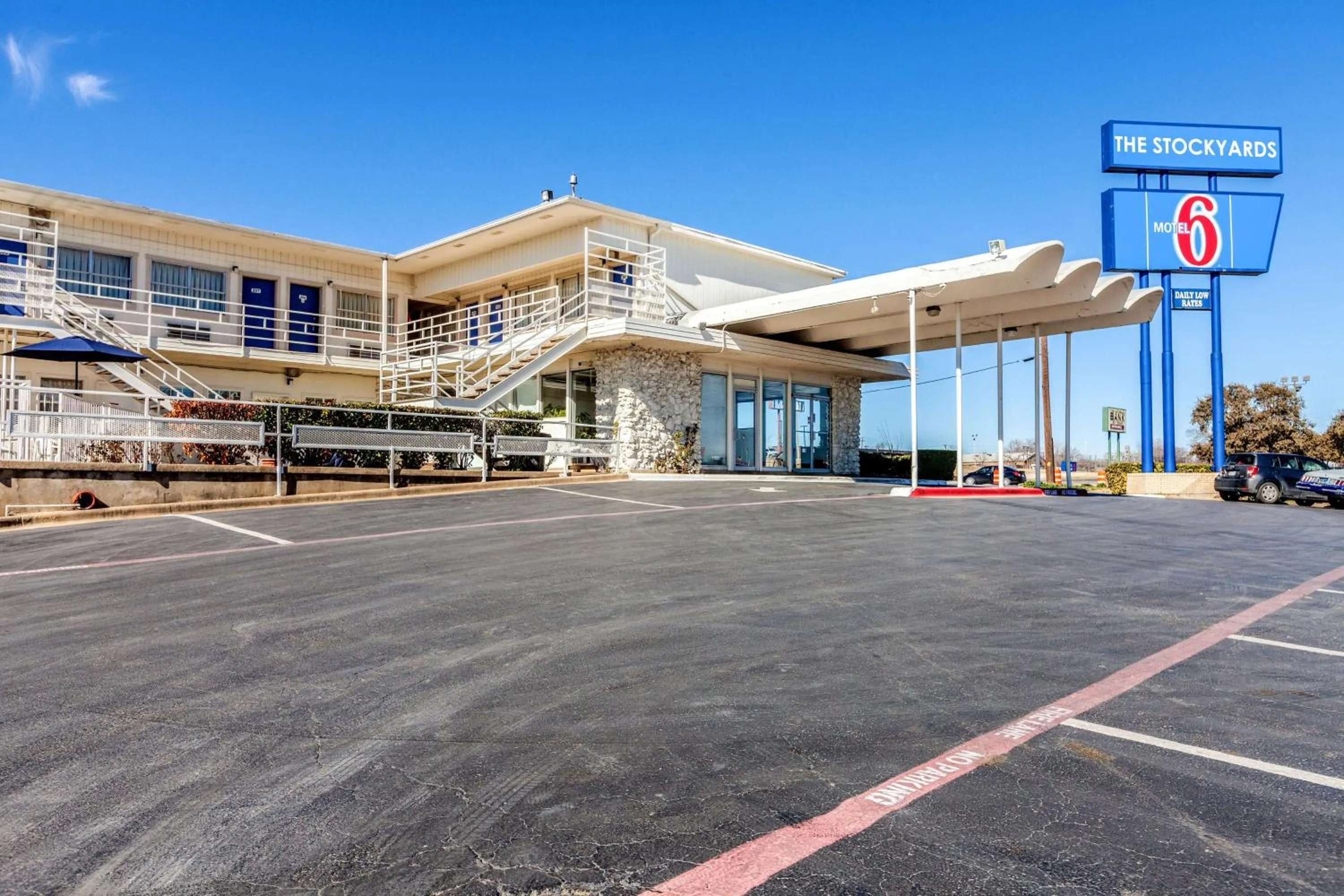 Property building in Motel 6 Fort Worth, Tx - Stockyards