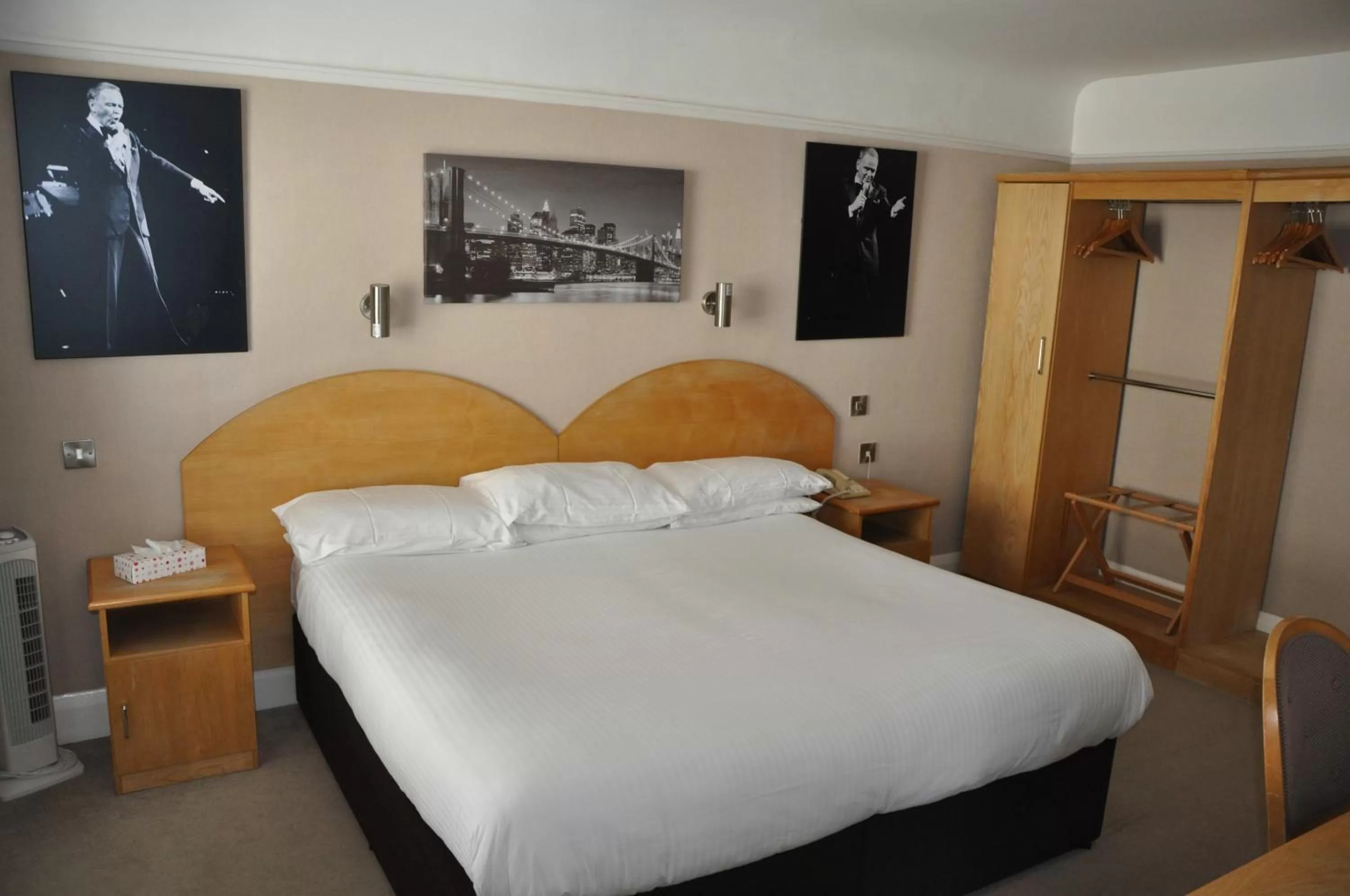 Bed in Hotel Celebrity Bournemouth East Cliff by Villare hotels