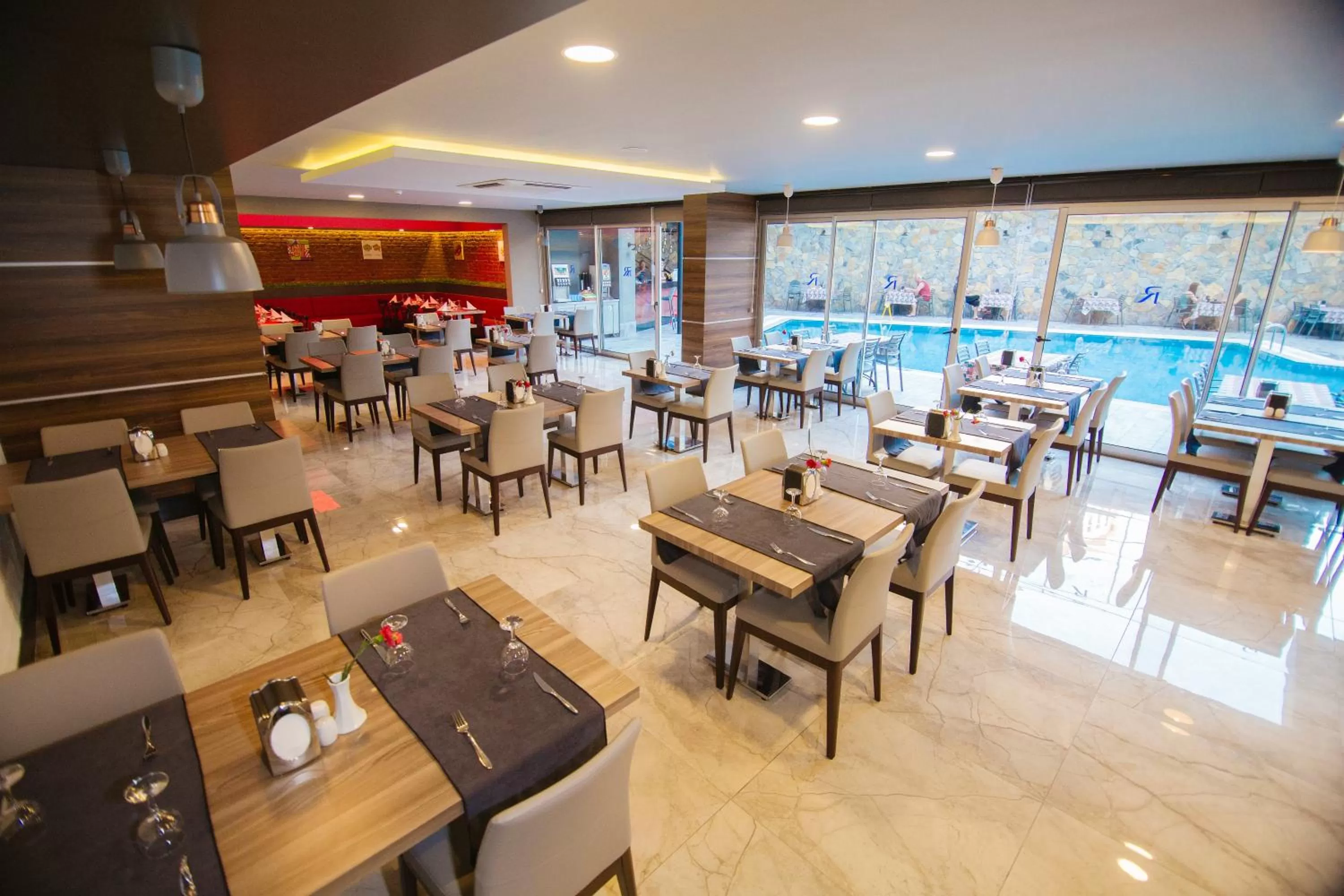 Restaurant/places to eat in Ramira City Hotel - Adult Only (16+)