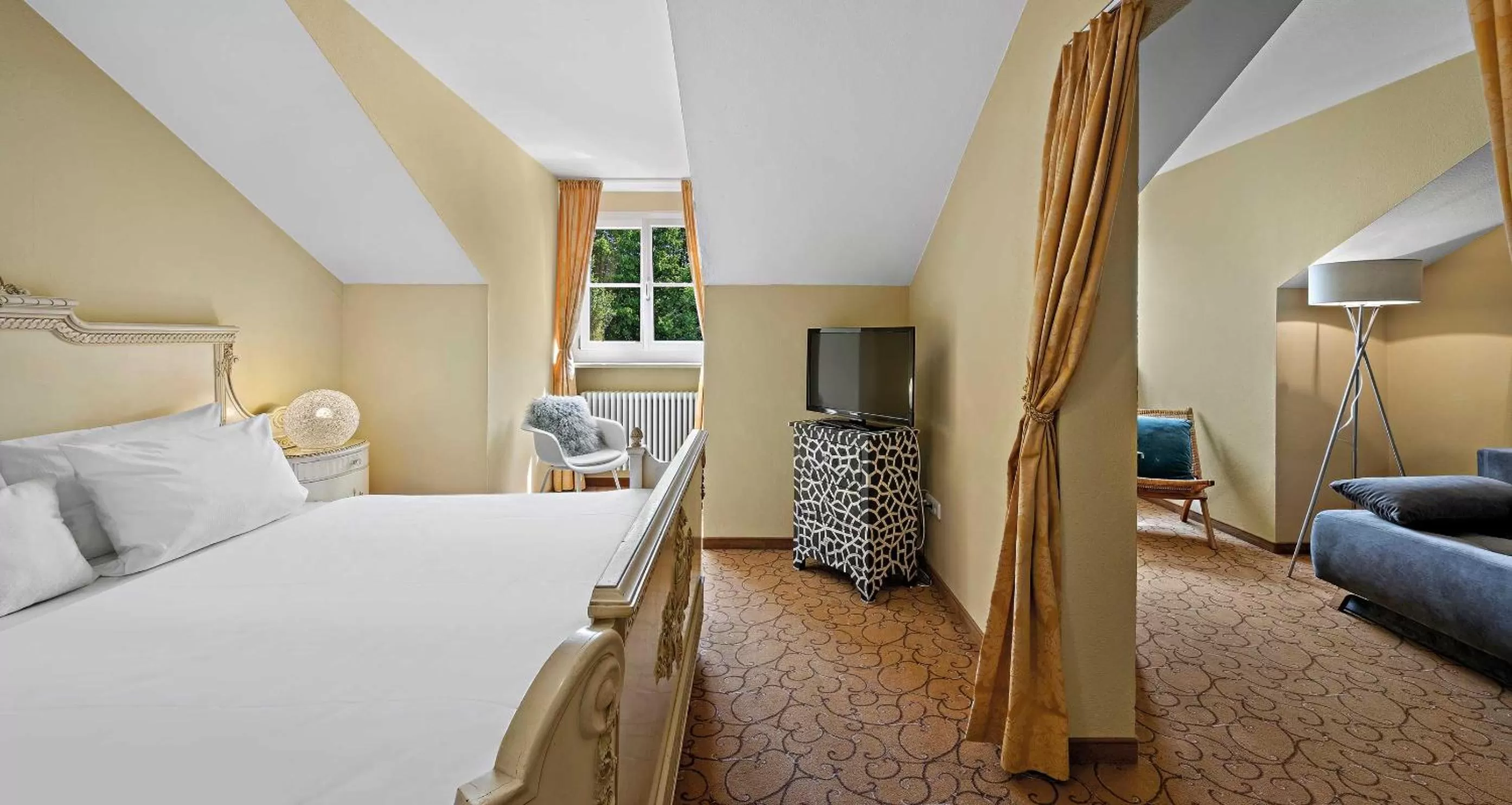 Bed in Hotel St Leonhard