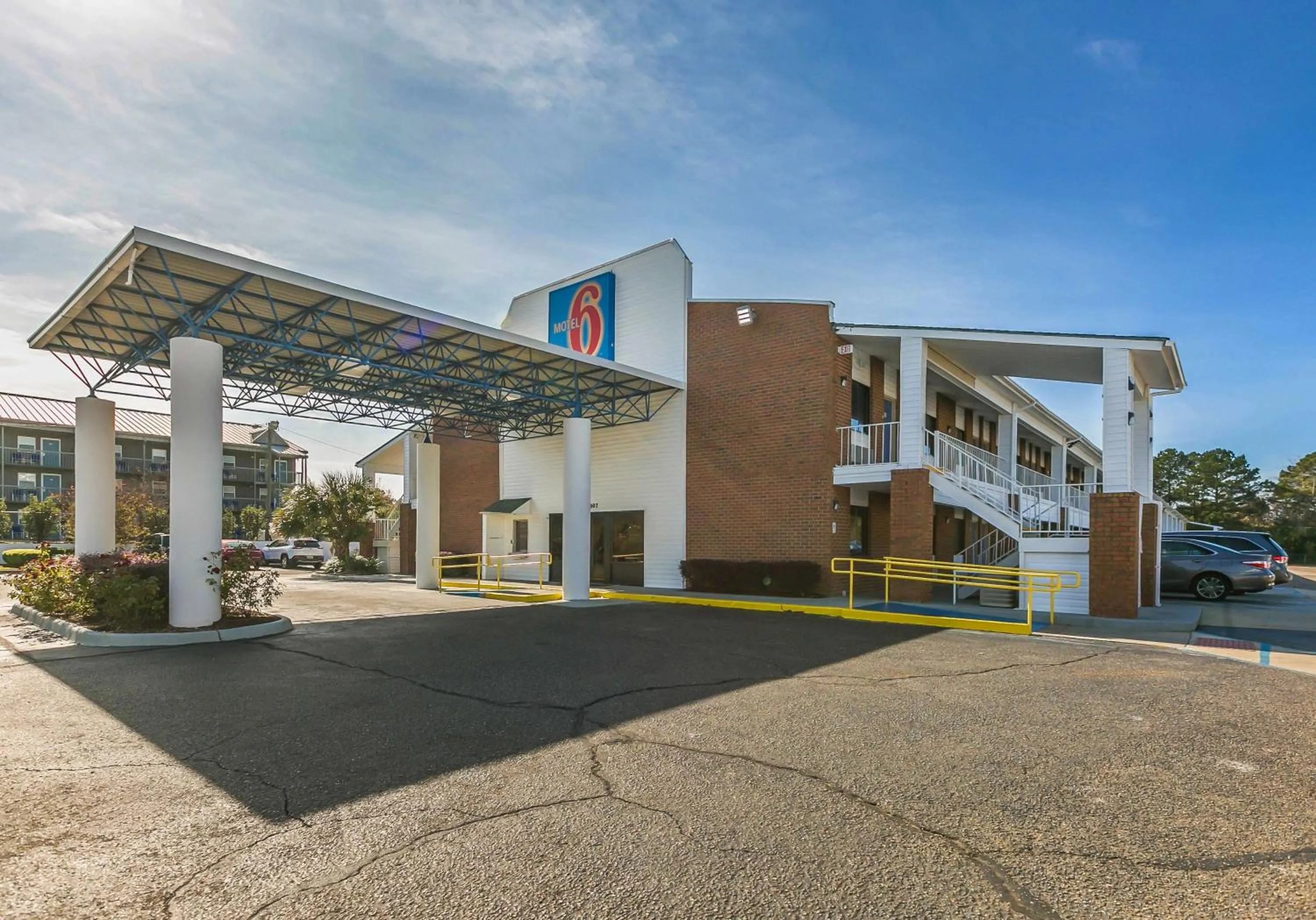 Property building in Motel 6-Dothan, AL