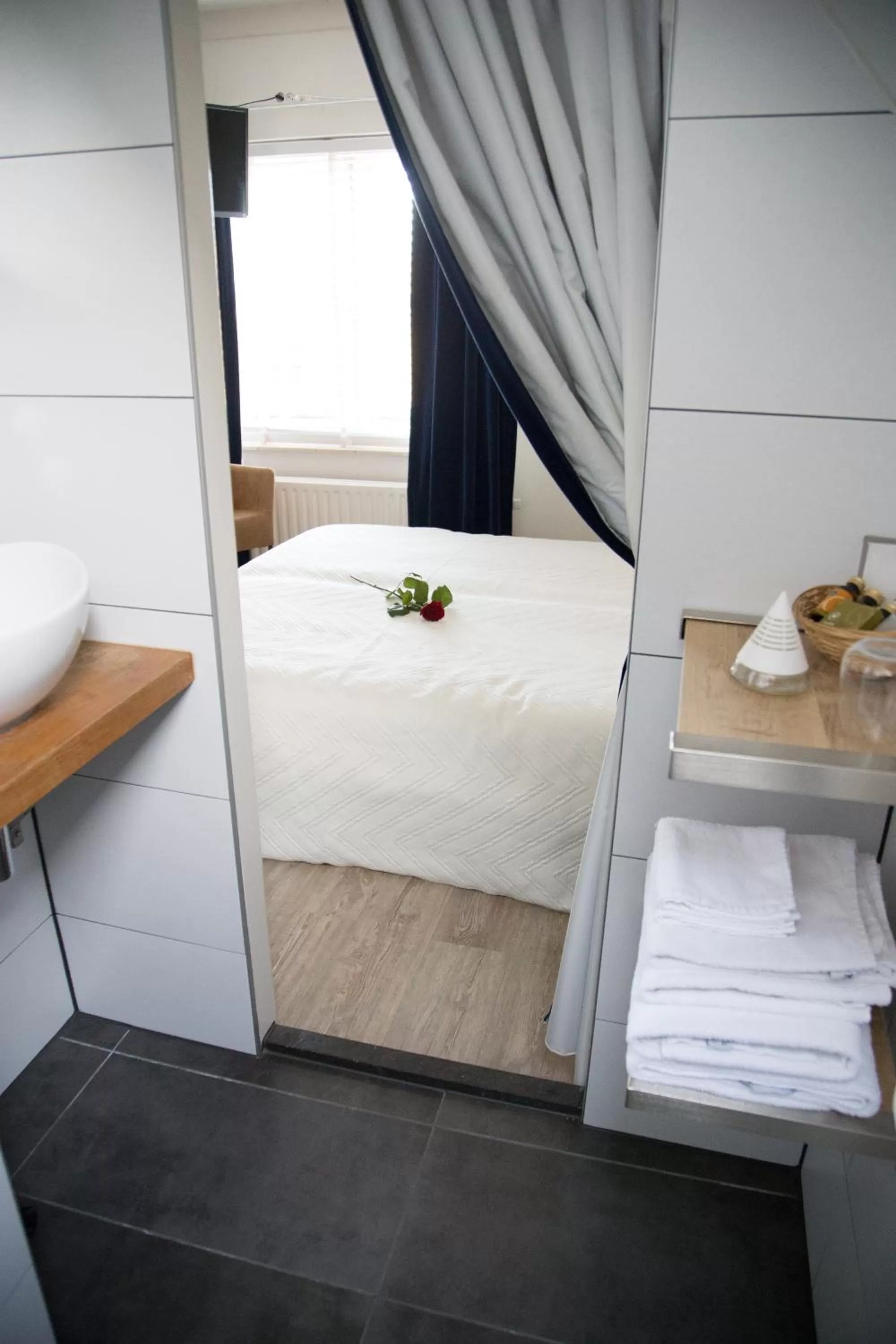 Bed in De Dames Van De Jonge Hotel Restaurant