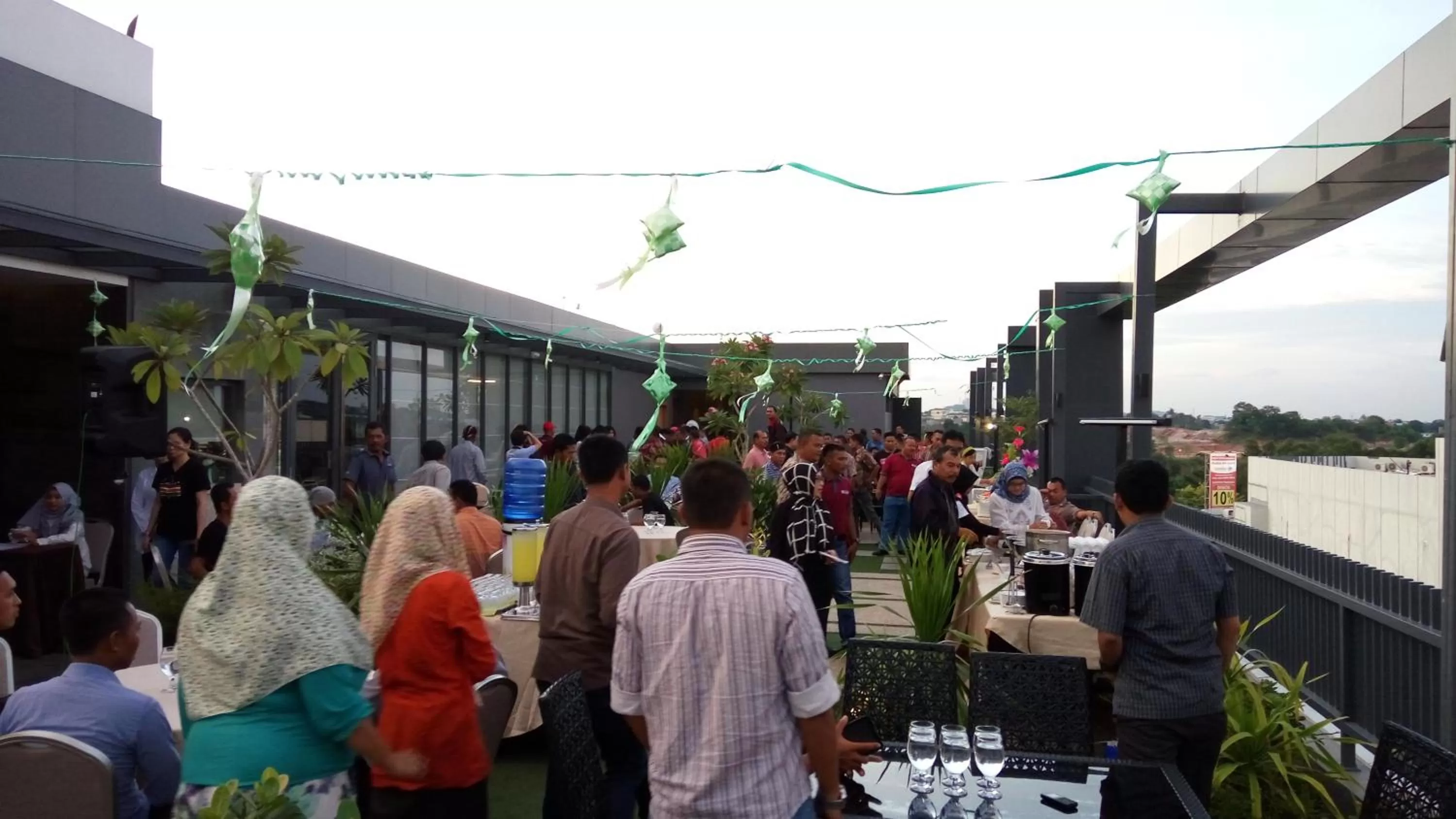 Restaurant/places to eat in ESKA Hotel