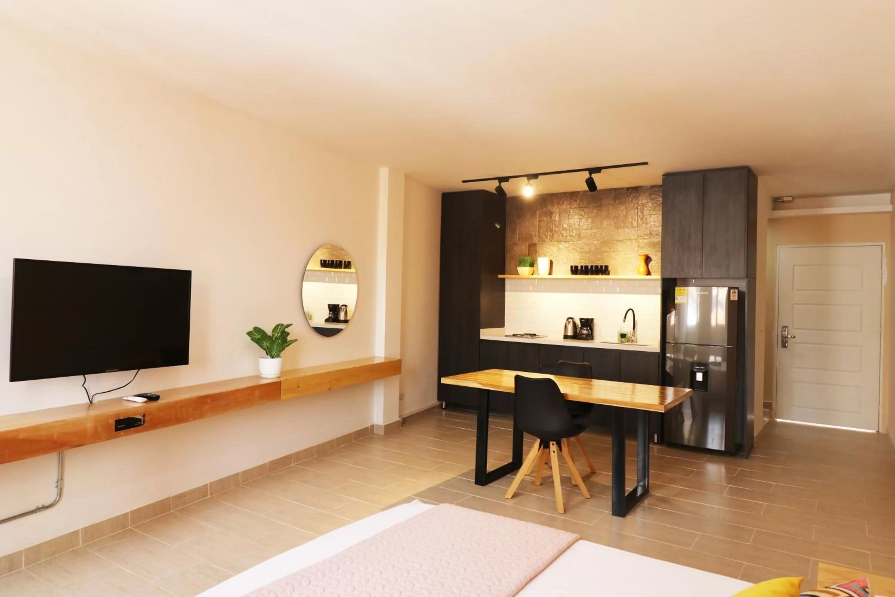 TV/Entertainment Center in 554 Apartments