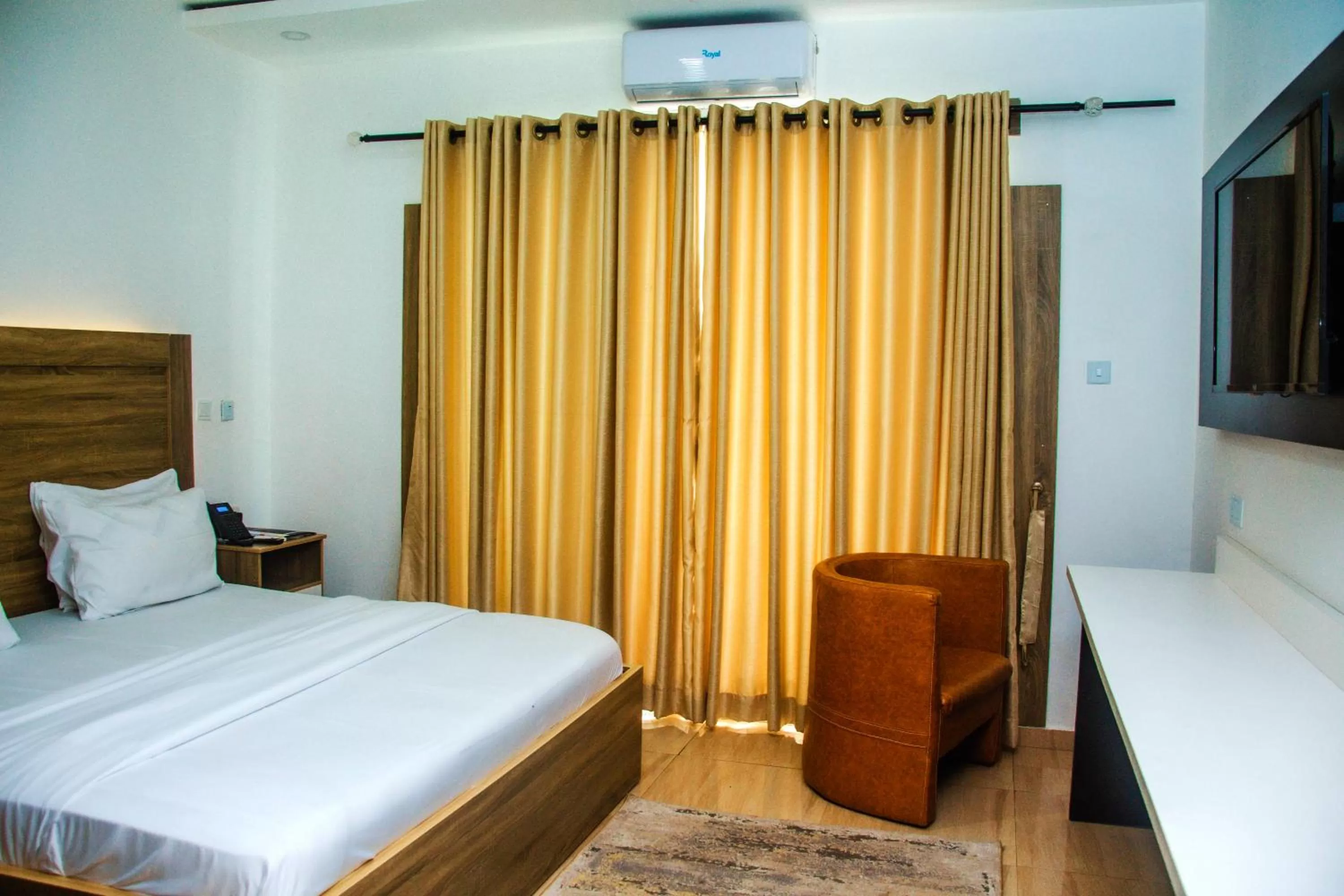 Bed in Hotel Capitol