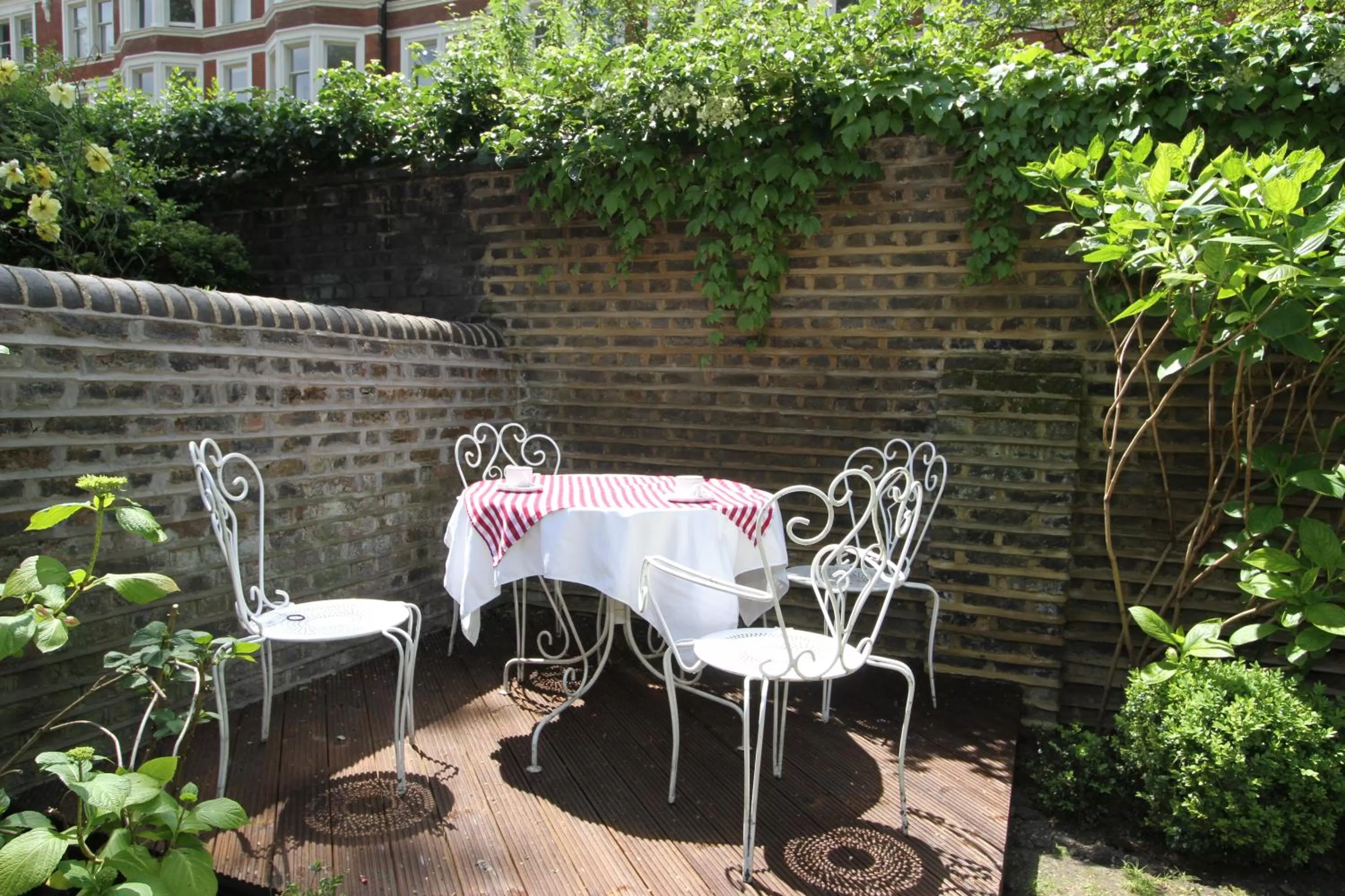 Garden in Ridgemount Hotel