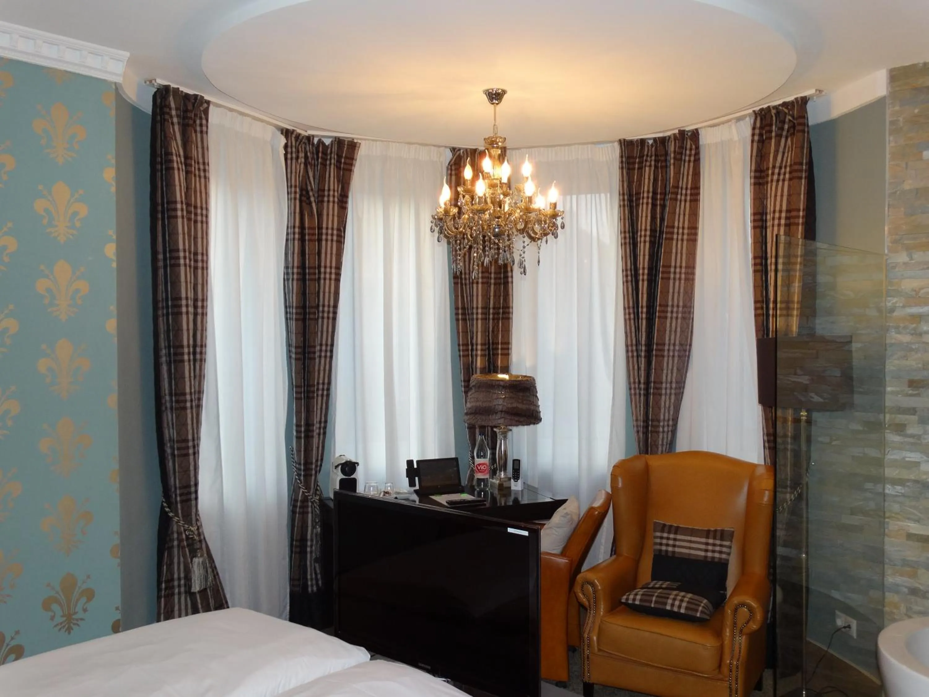 TV and multimedia, Bed in Boutique-Hotel GEORGES