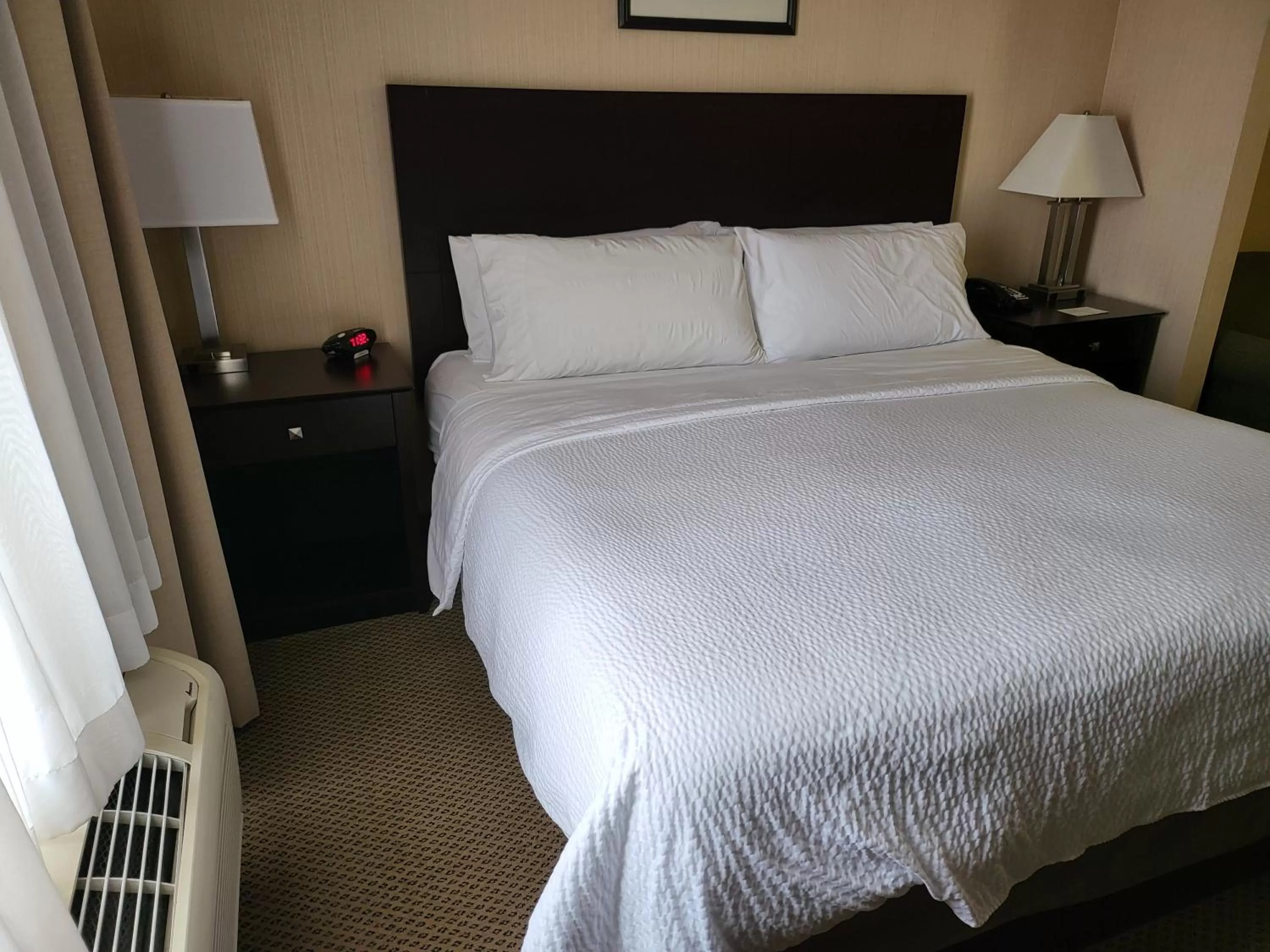Photo of the whole room, Bed in Holiday Inn Express Hotel & Suites Tipp City by IHG