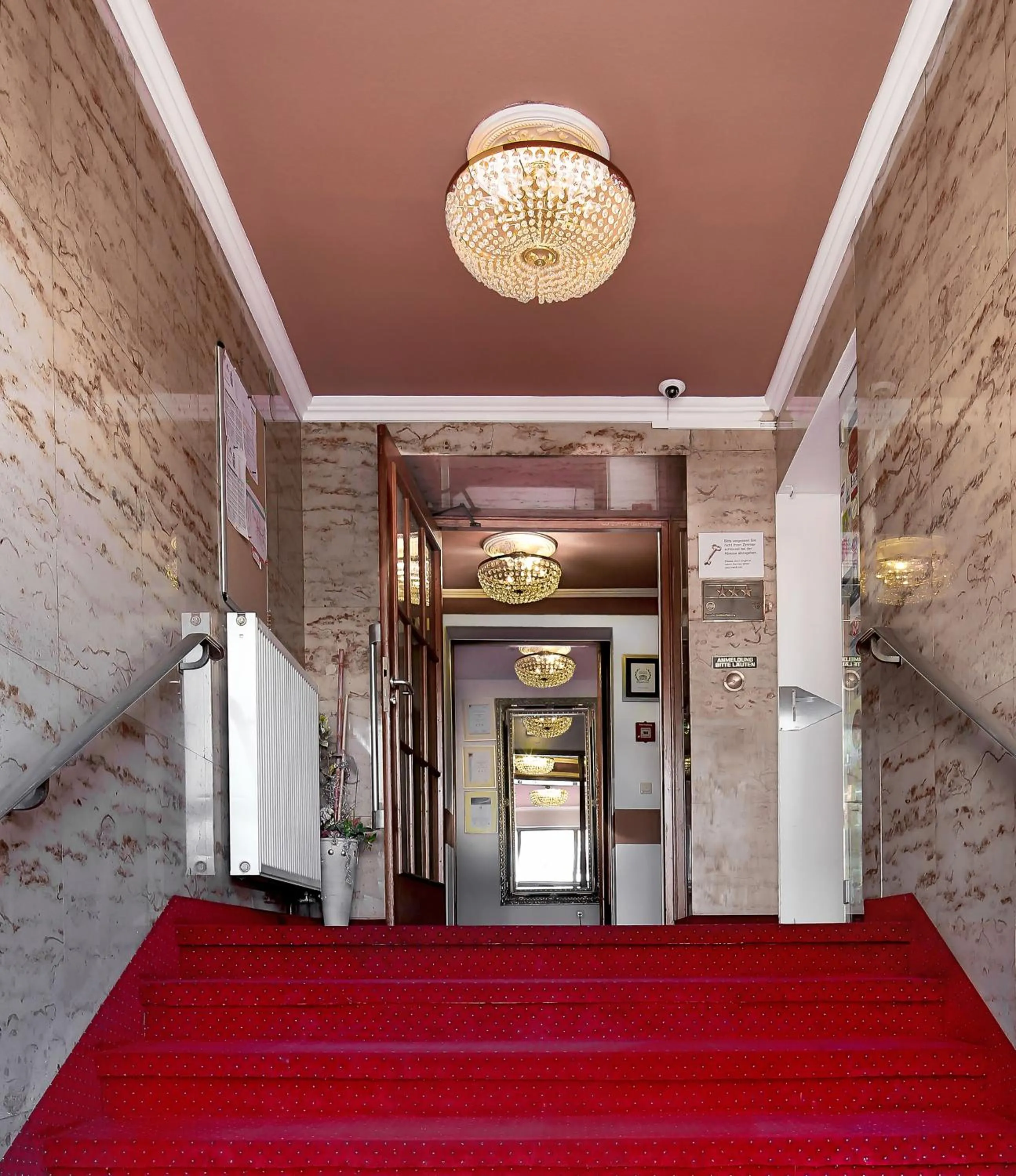 Facade/entrance in TIPTOP Hotel Burgschmiet Garni