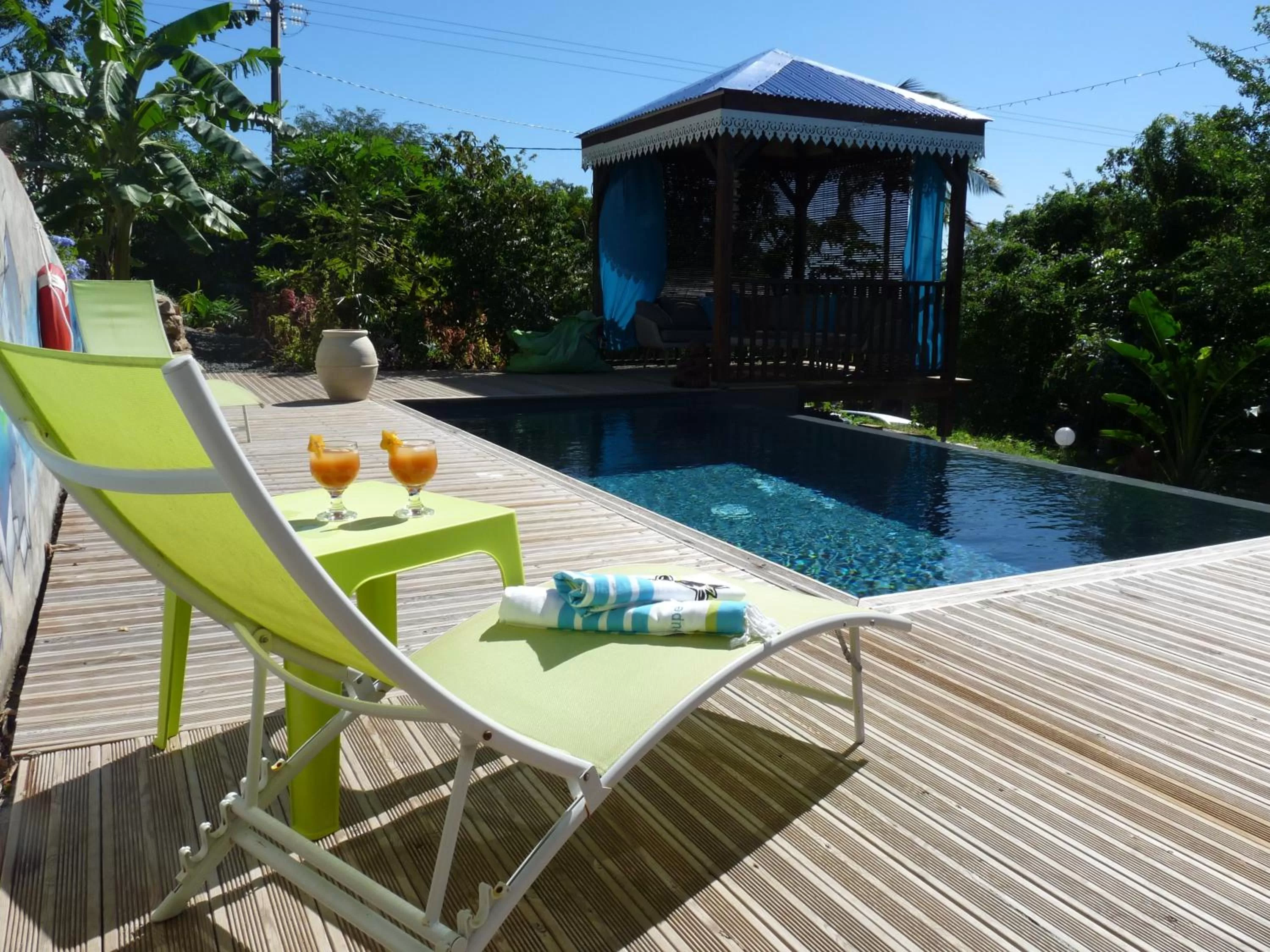 Patio in BUNGALOW La Tortue Bleue