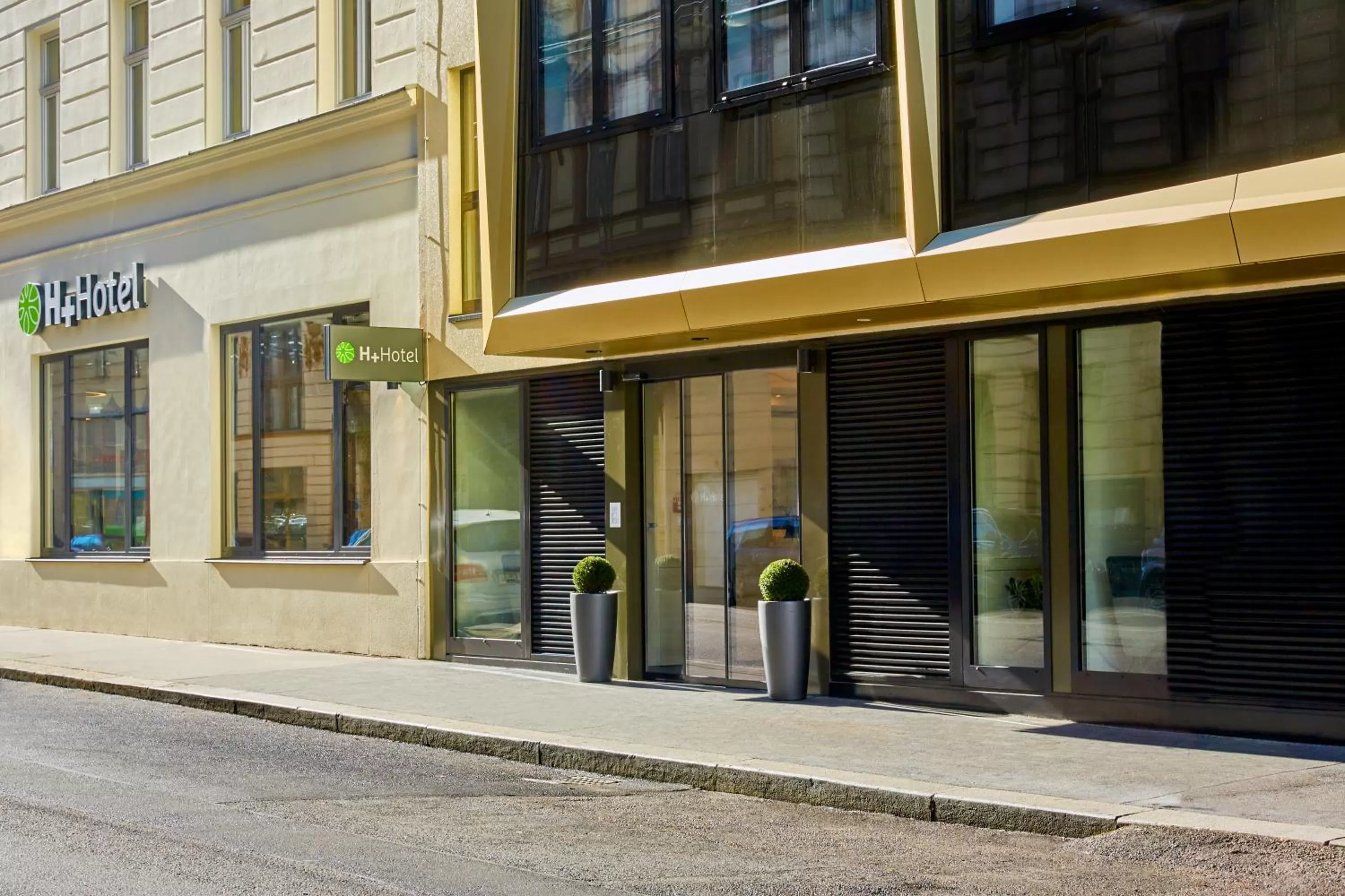 Facade/entrance in H+ Hotel Wien