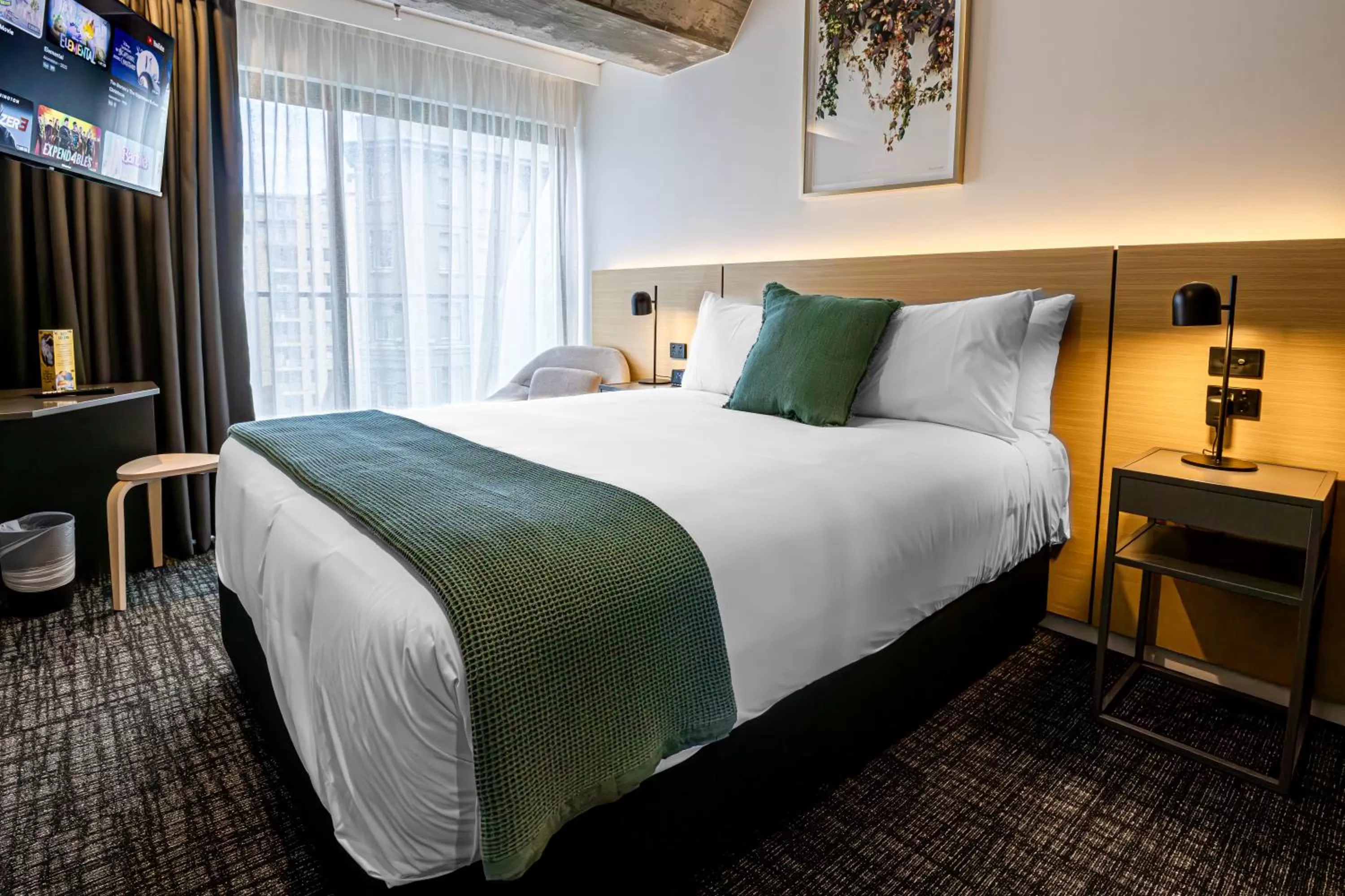 Photo of the whole room, Bed in Song Hotel Sydney