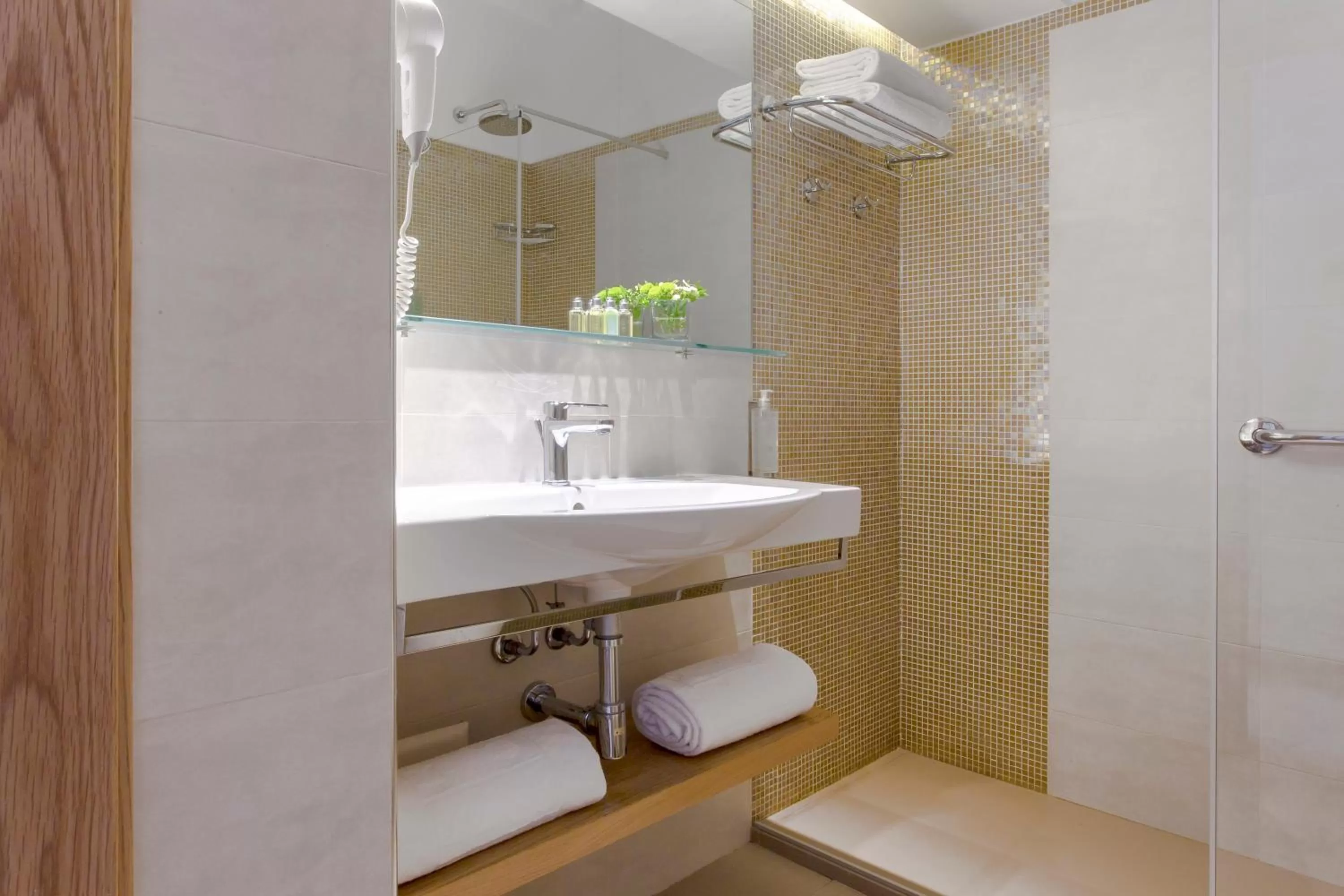 Bathroom in Hotel Dei Pini