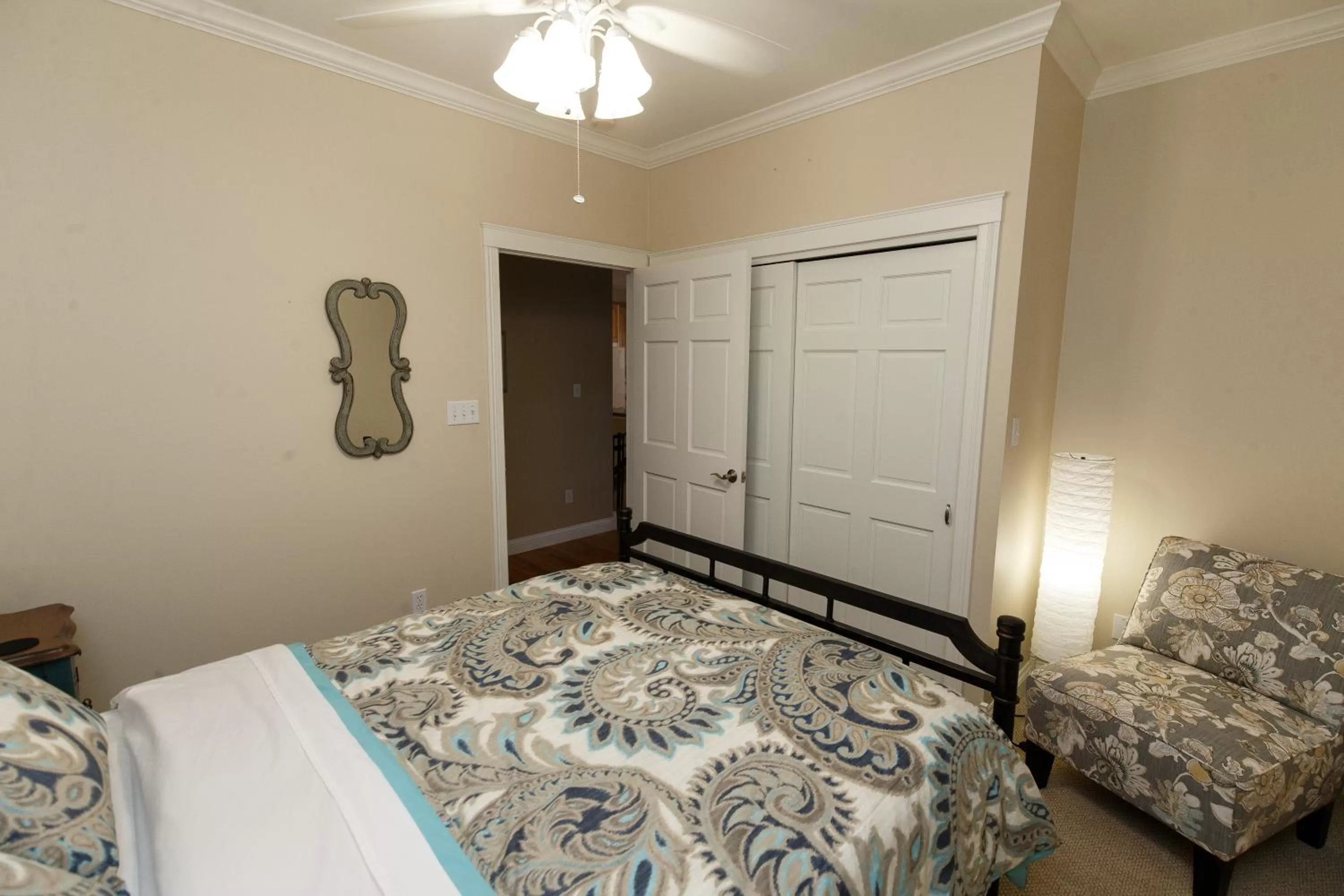 Bed in Lamp Post Lodge