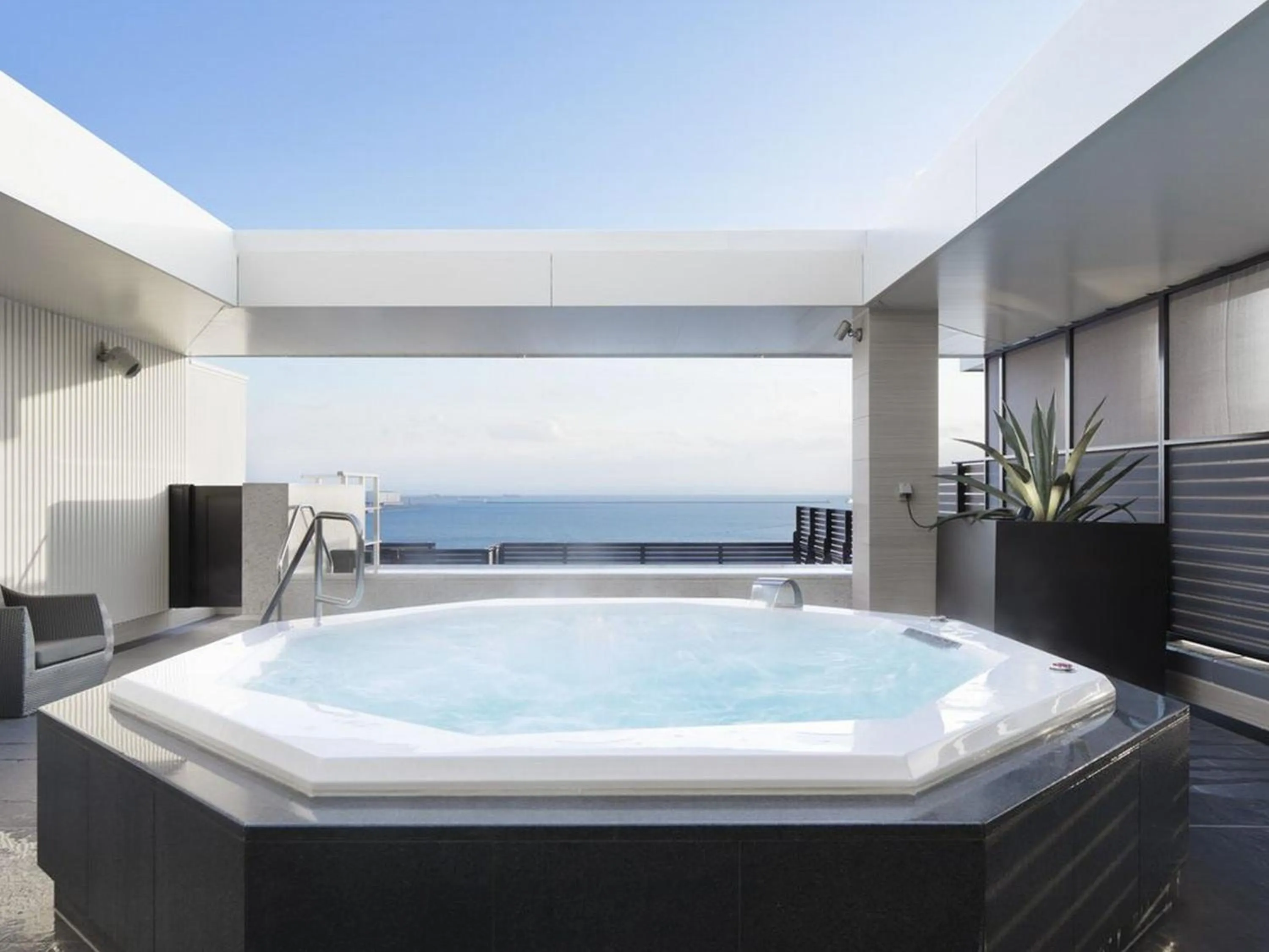 Hot Spring Bath in Kobe Minato Onsen Ren