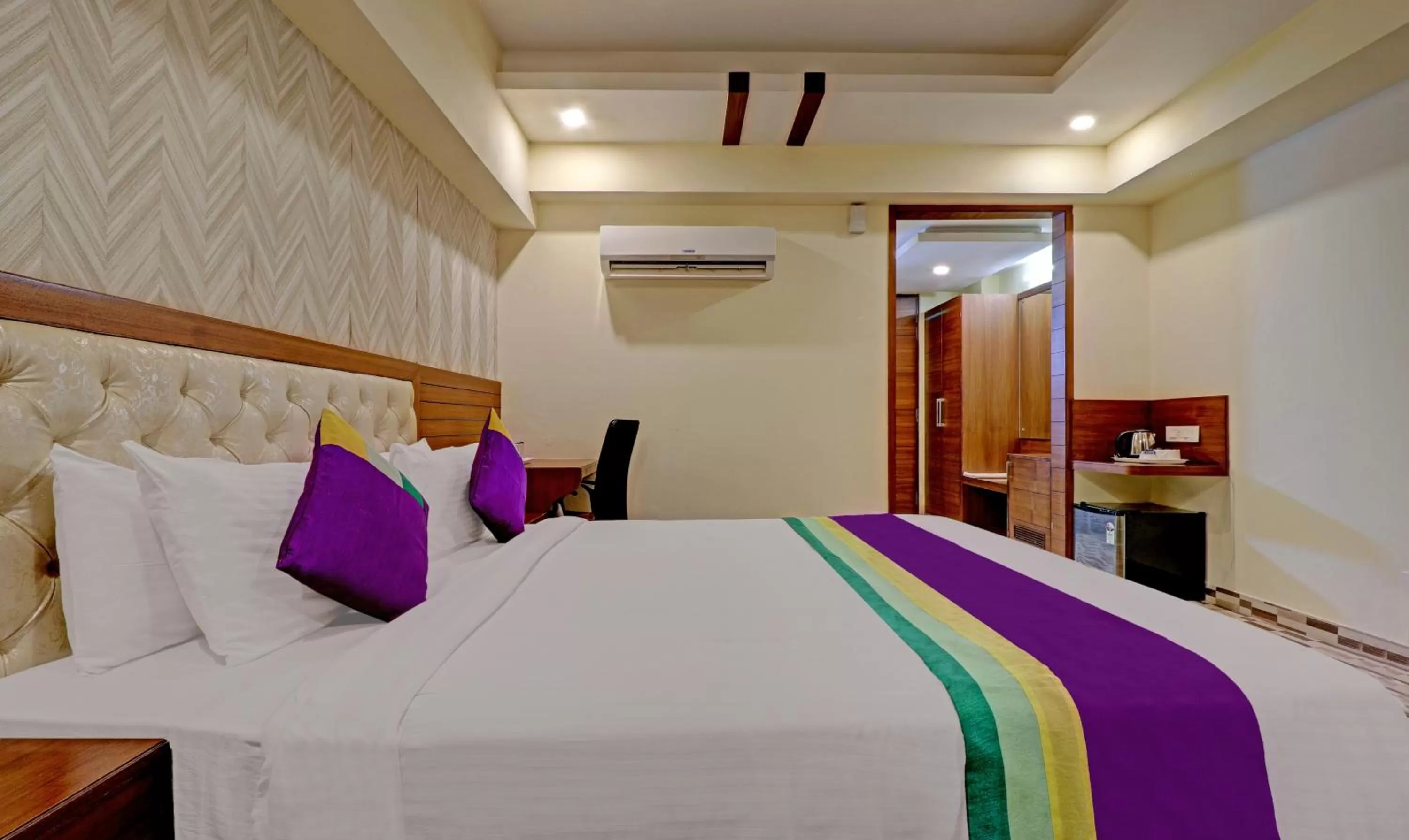 Bed in Treebo Tryst Pearl Avenue Ring Road