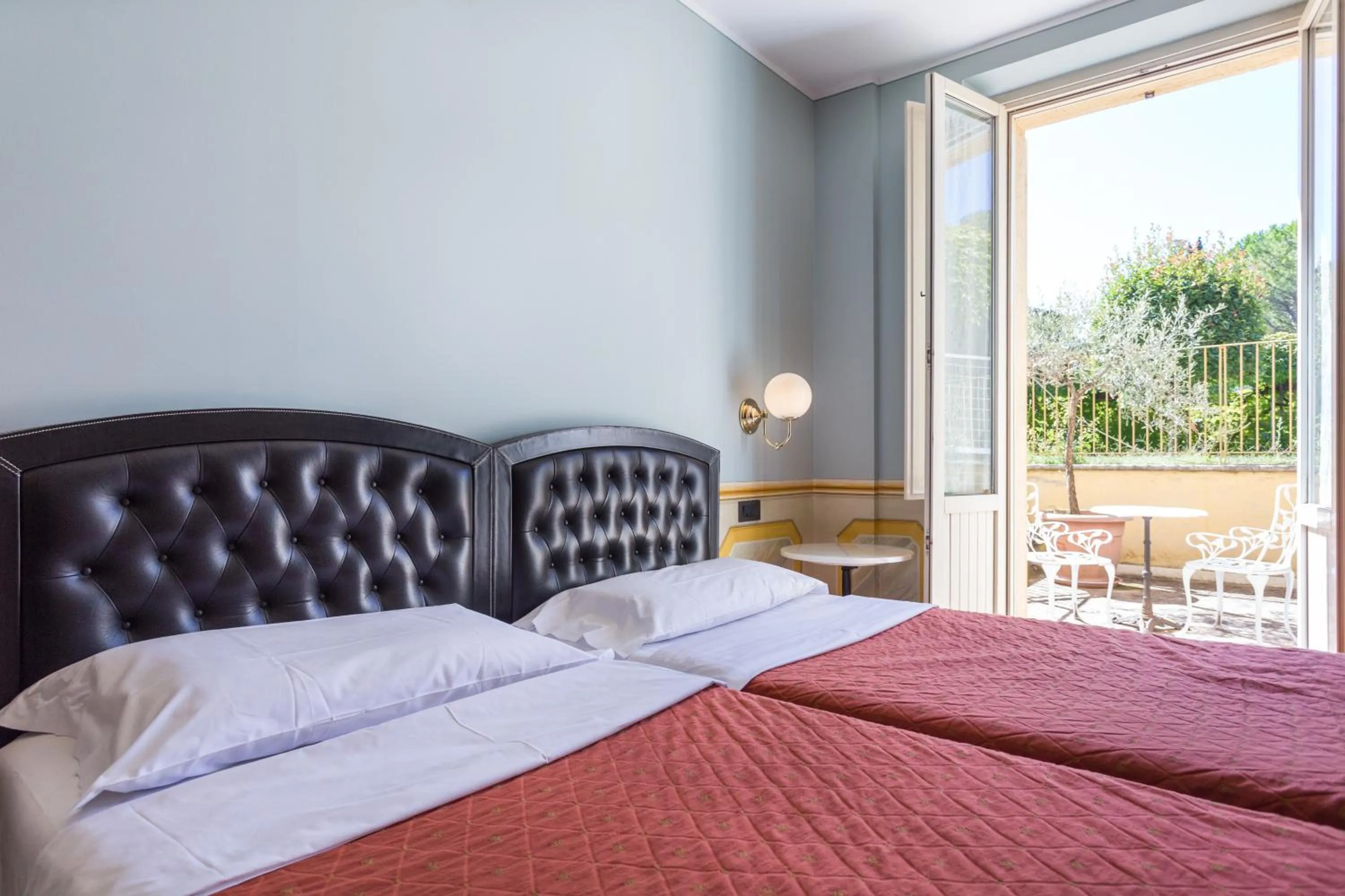 Bed in Hotel San Luca