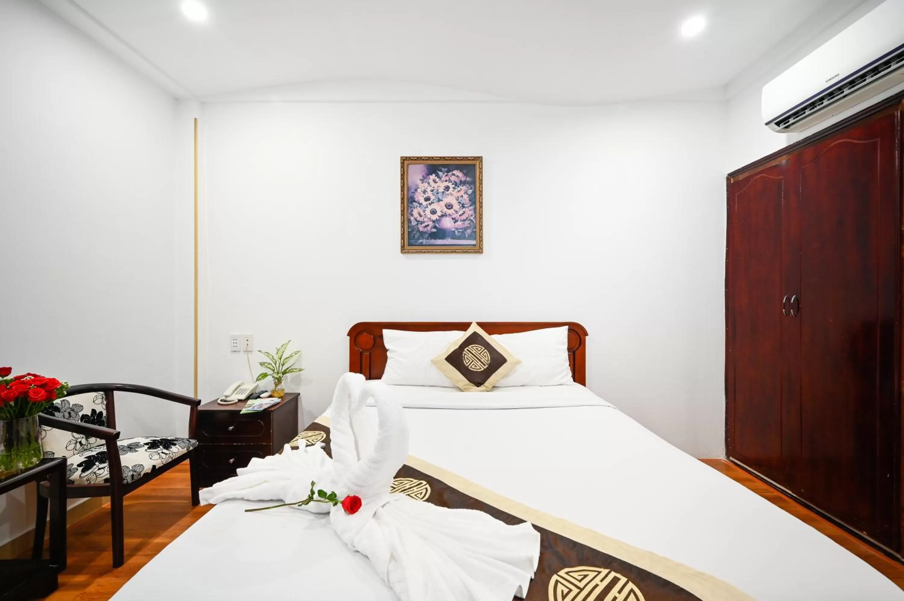 Bedroom in TN Central Hotel