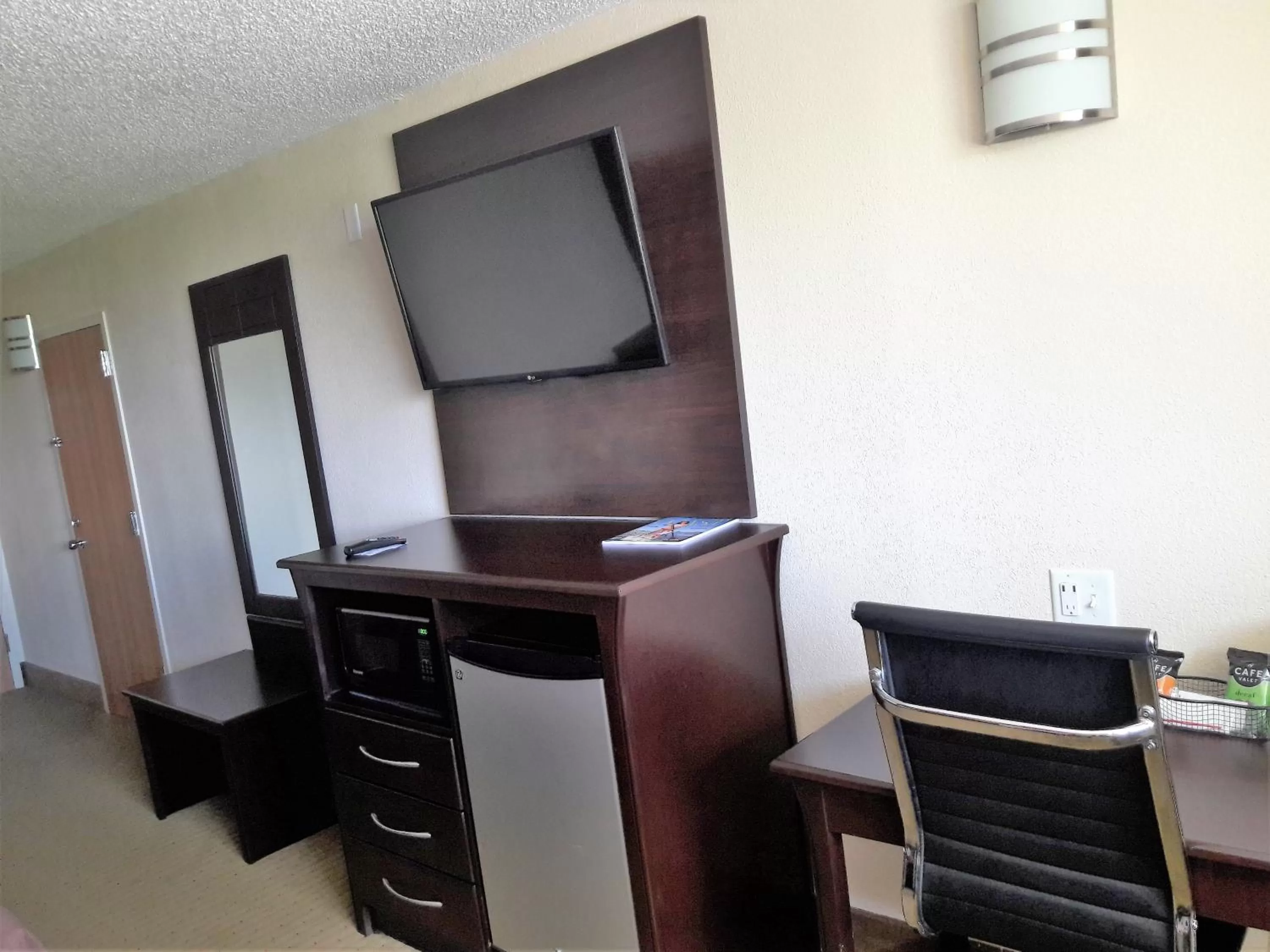 TV/Entertainment Center in Americas Best Value Inn & Suites-Texas City/La Marque