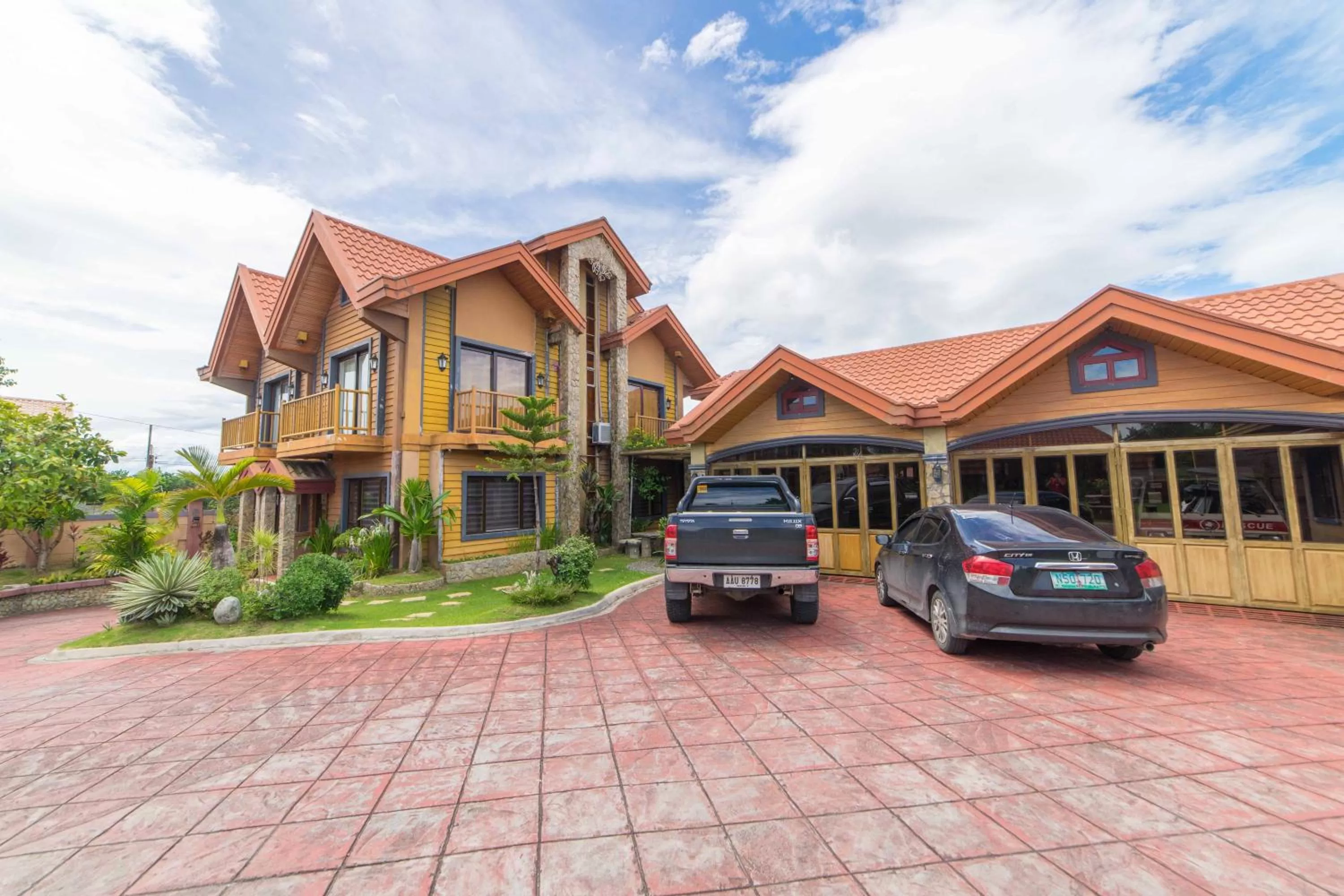 Property building in RedDoorz Plus @ Starhomes Olivianville