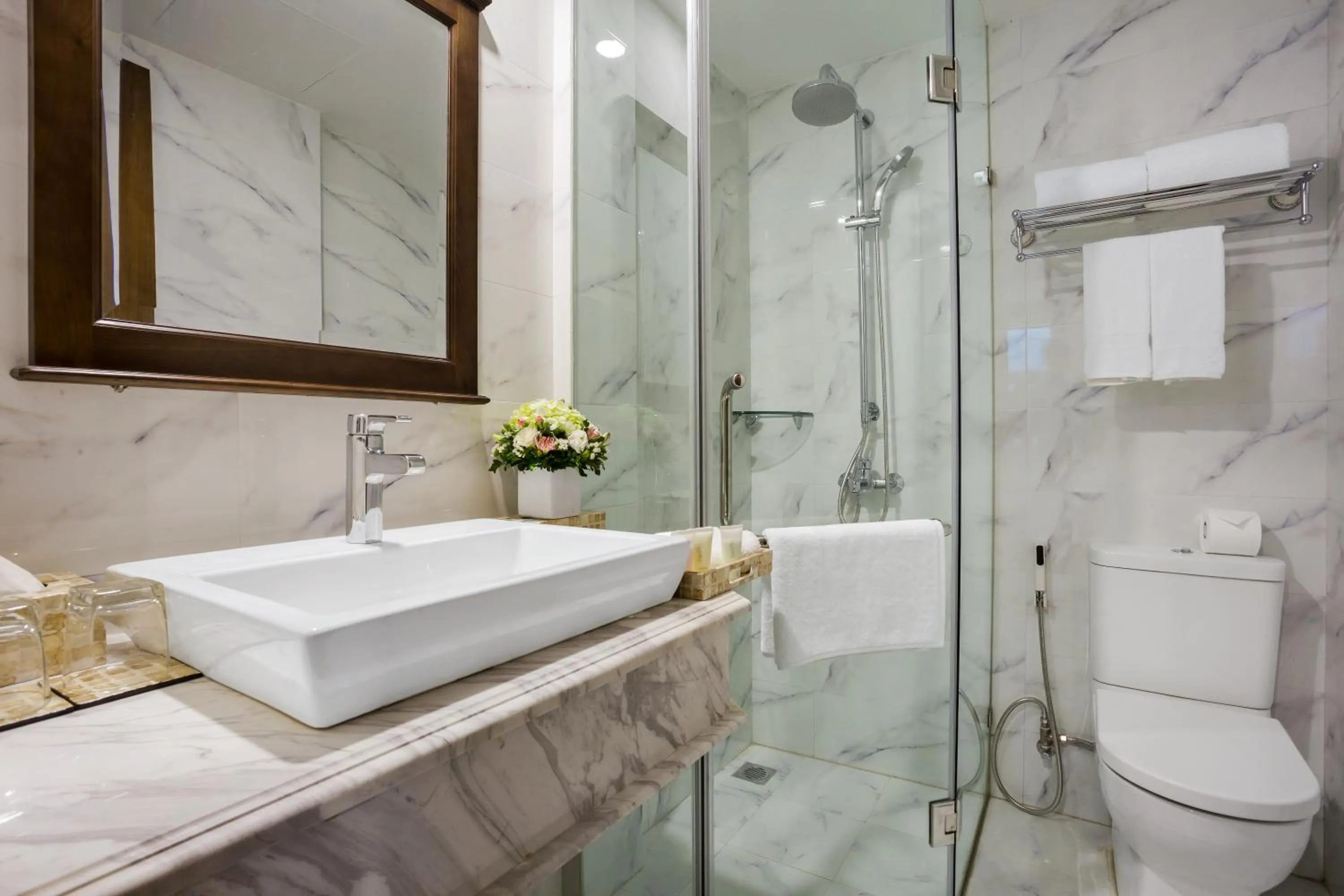 Deluxe Twin Room in MARO Hotel