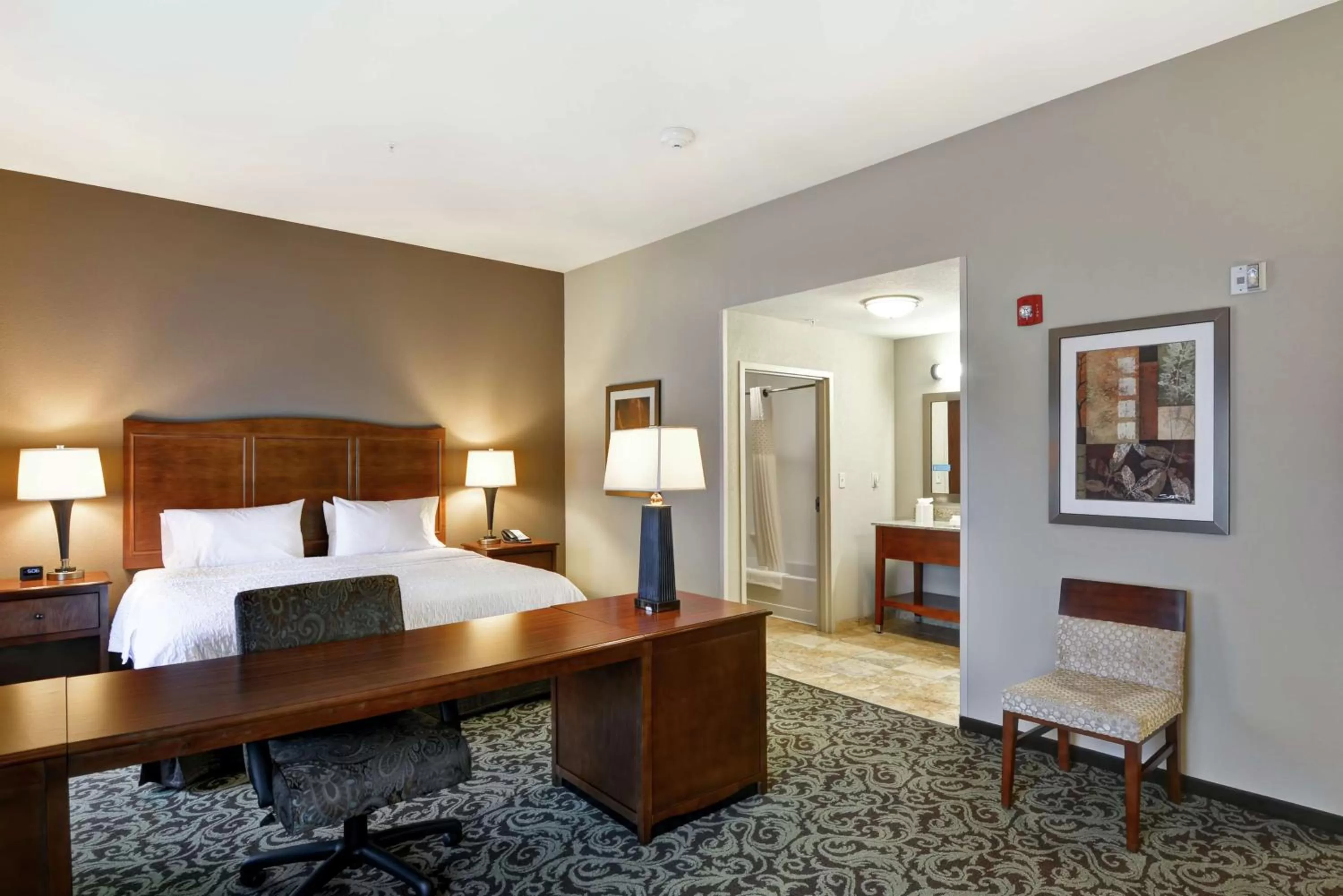 Bedroom, Bed in Hampton Inn and Suites New Hartford/Utica