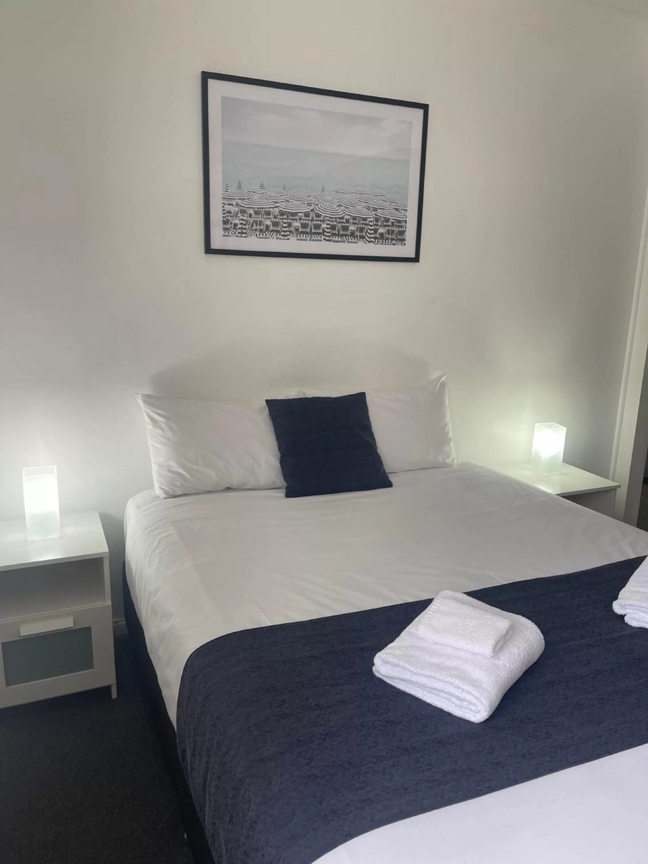 Bed in Forster Motor Inn