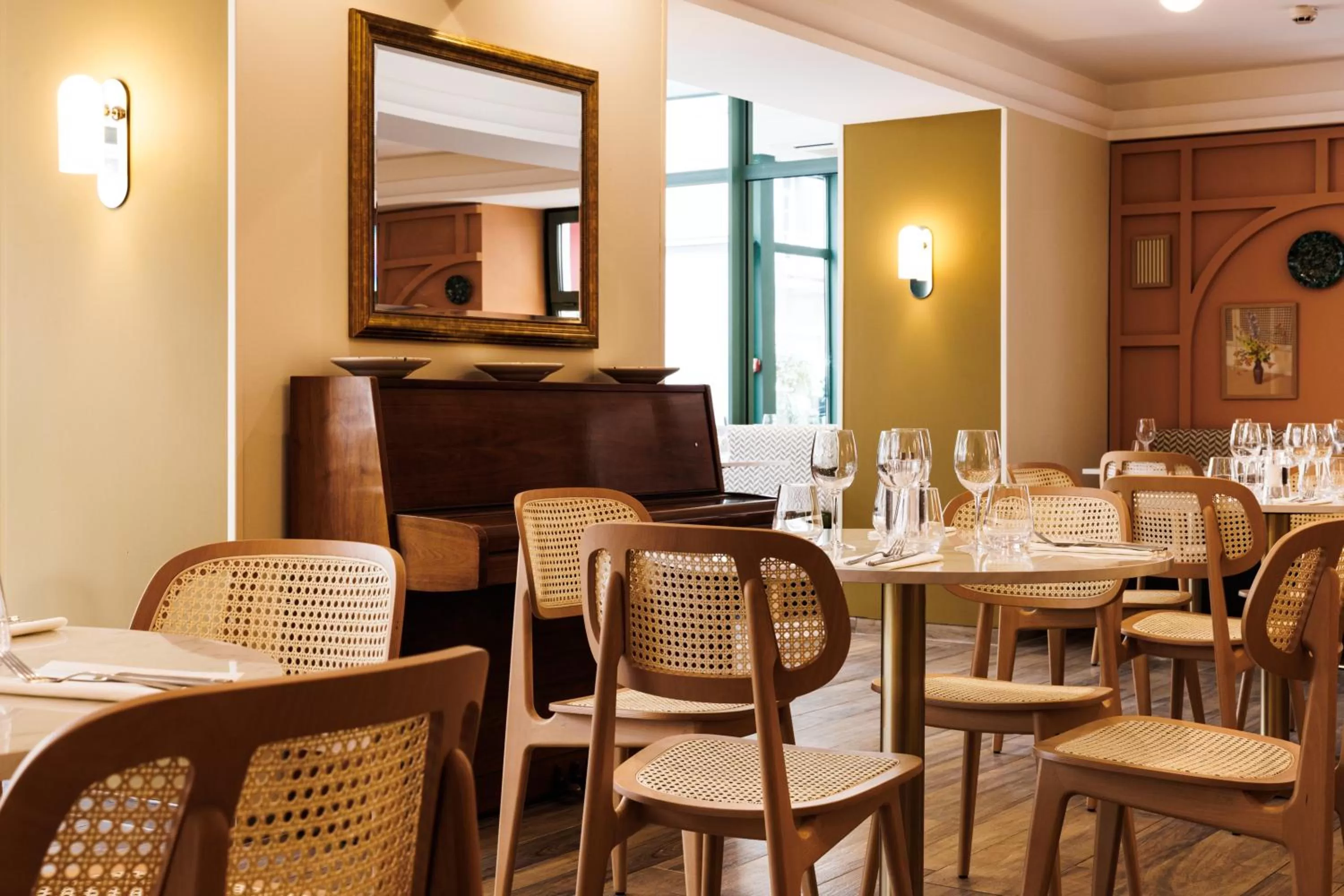 Restaurant/places to eat in Grand Hotel d'Orange, BW Signature Collection