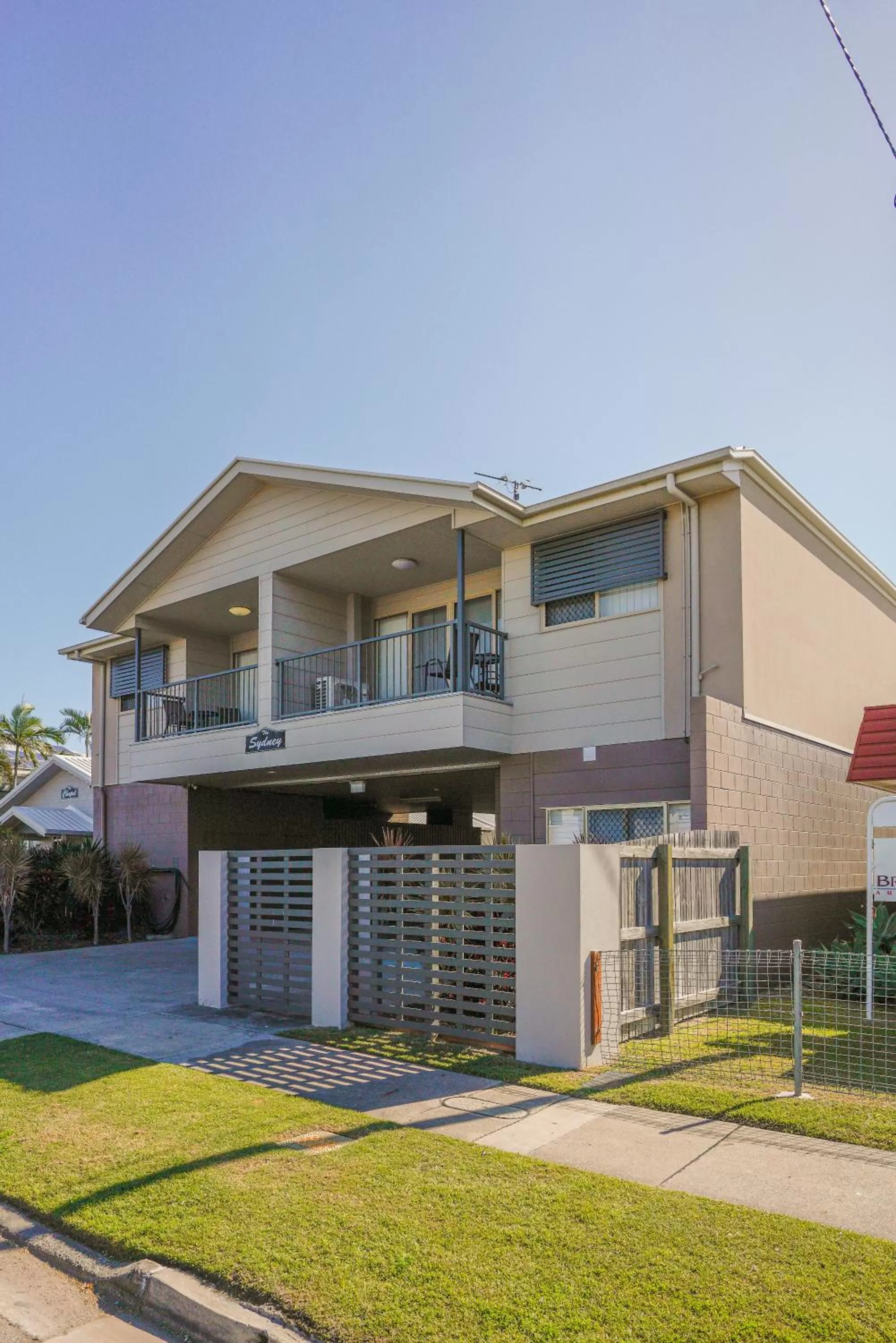 Property building in Rockhampton Serviced Apartments