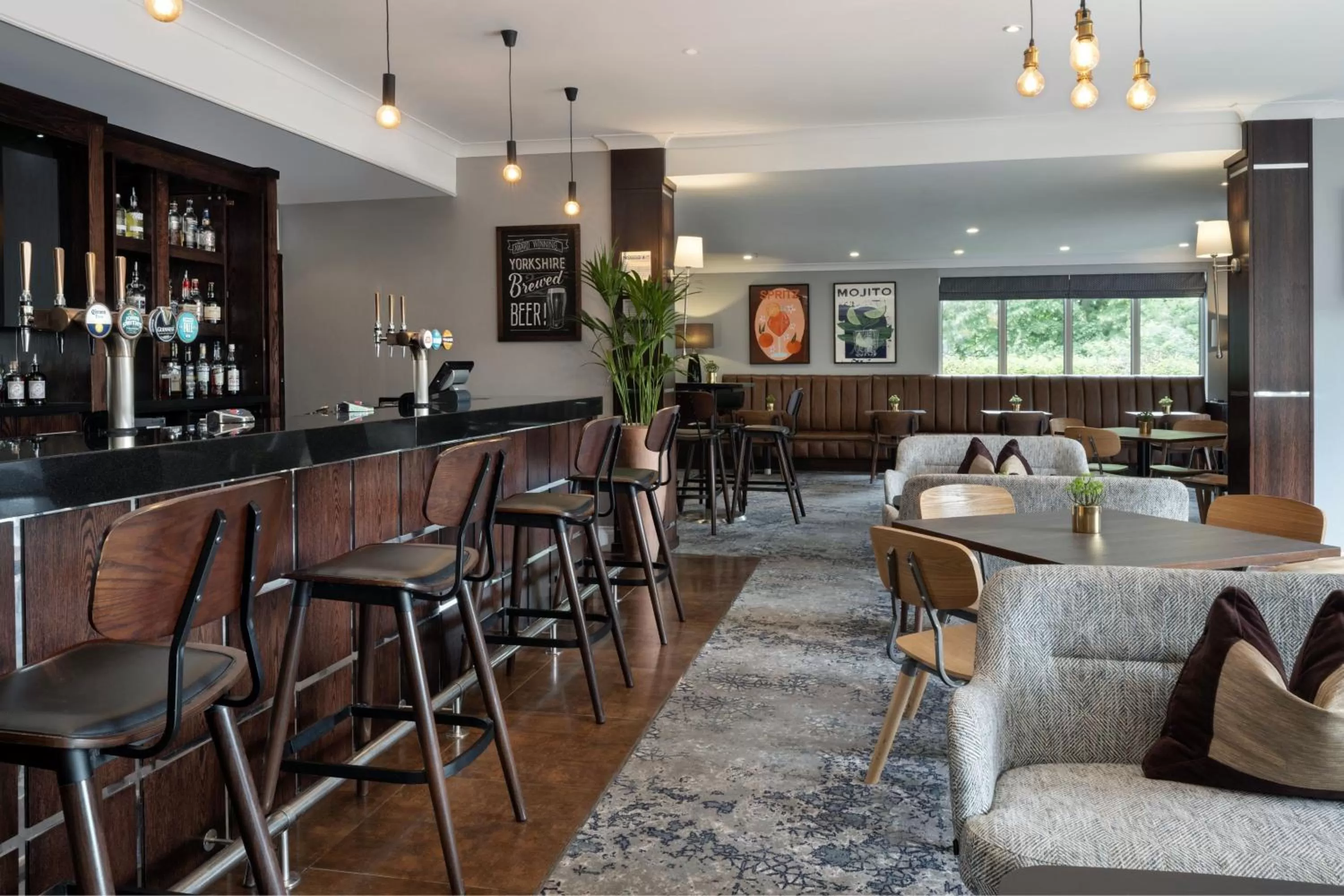 Lounge or bar in Delta Hotels by Marriott York