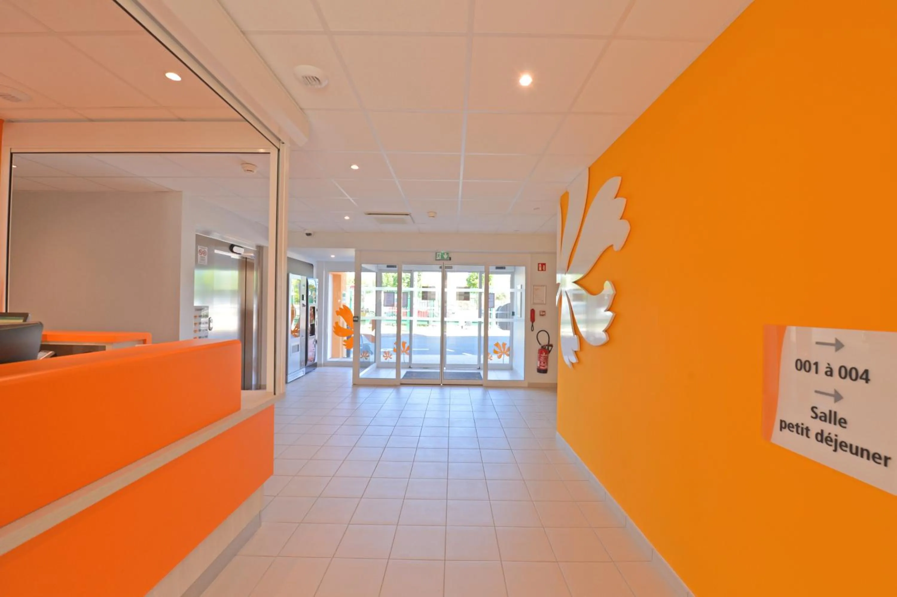 Lobby or reception in Premiere Classe Reims Nord - Bétheny