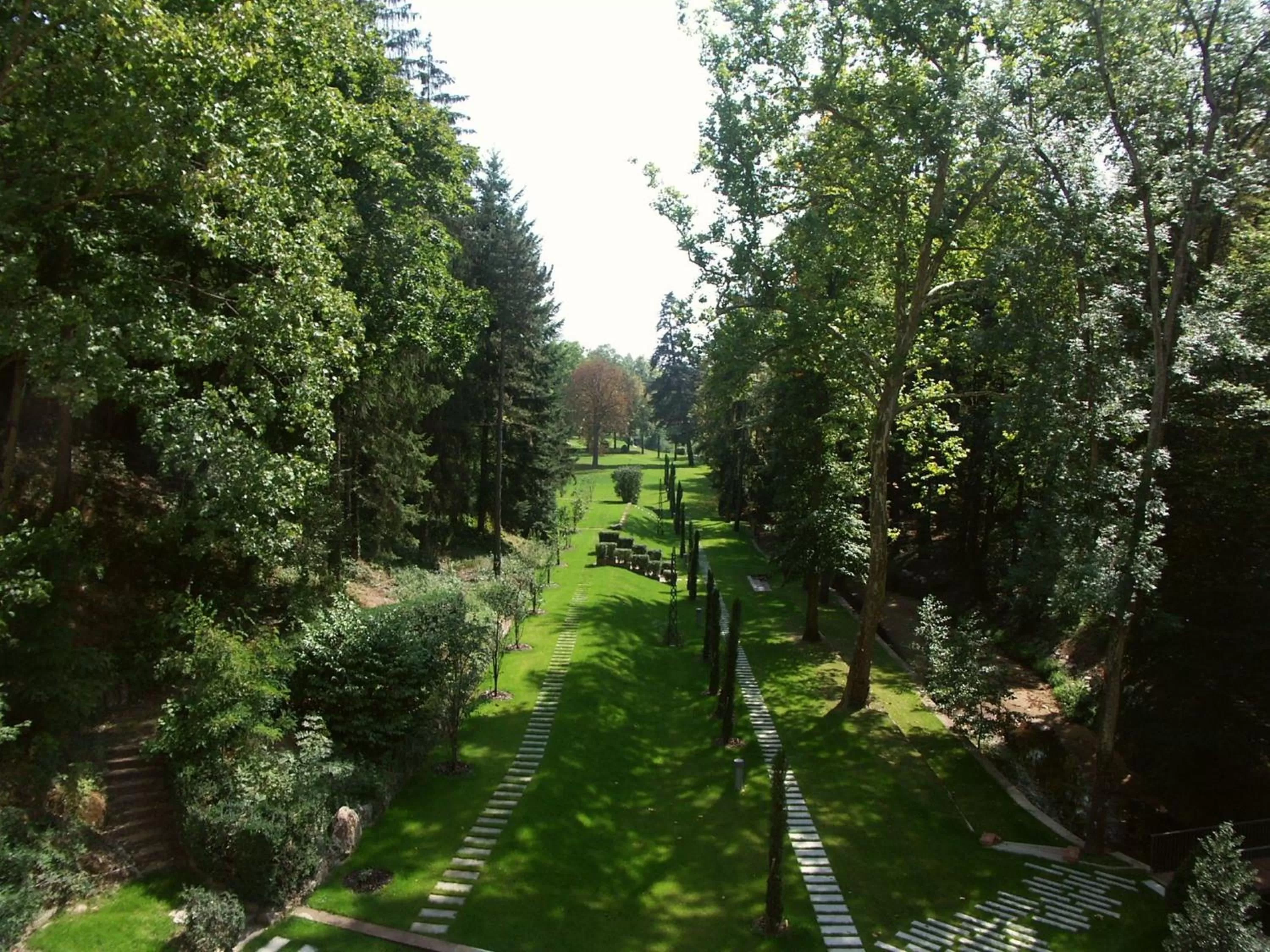 Garden in Hotel & Spa Le Pavillon