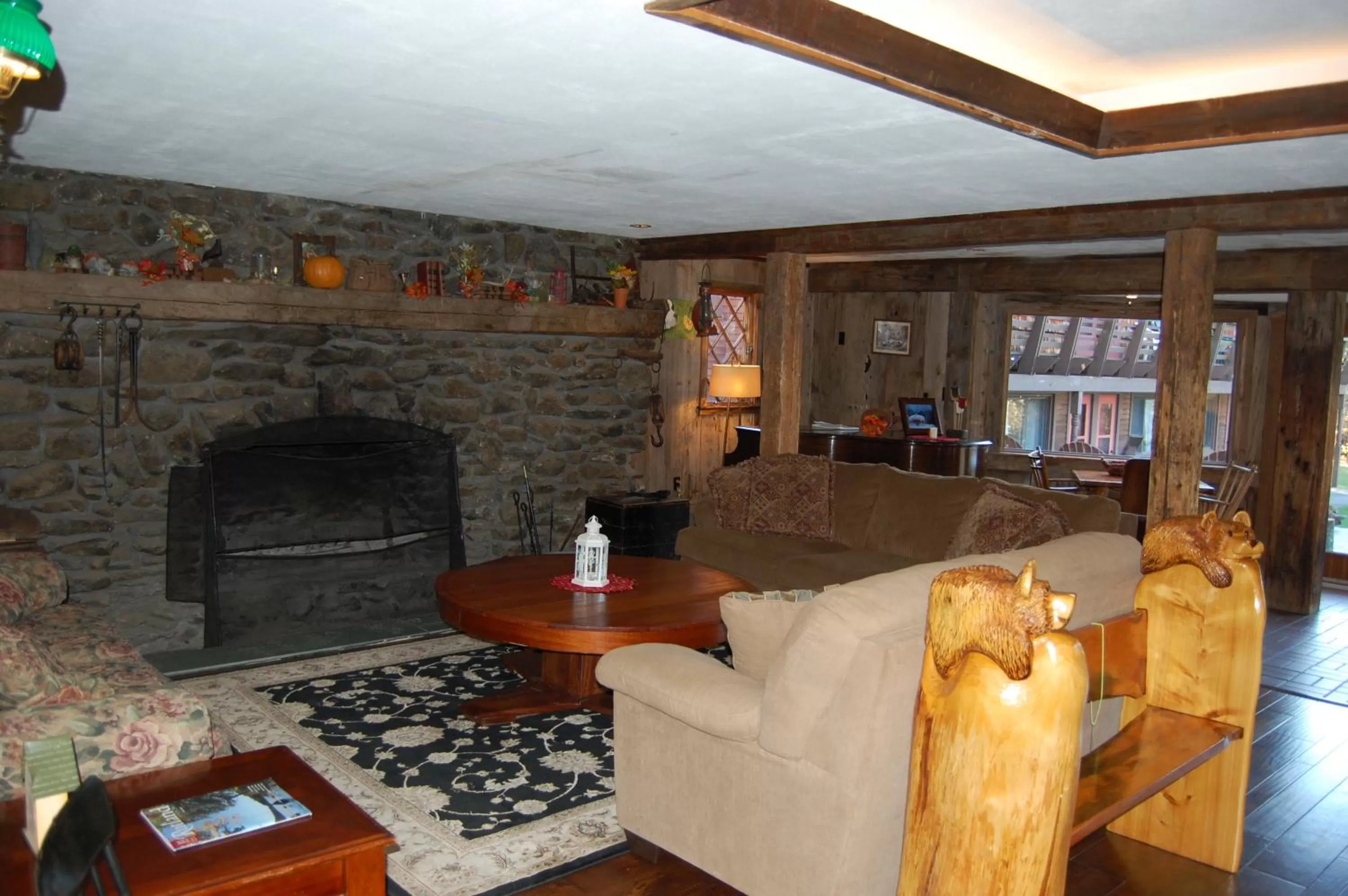 Communal lounge/ TV room in Summit Lodge