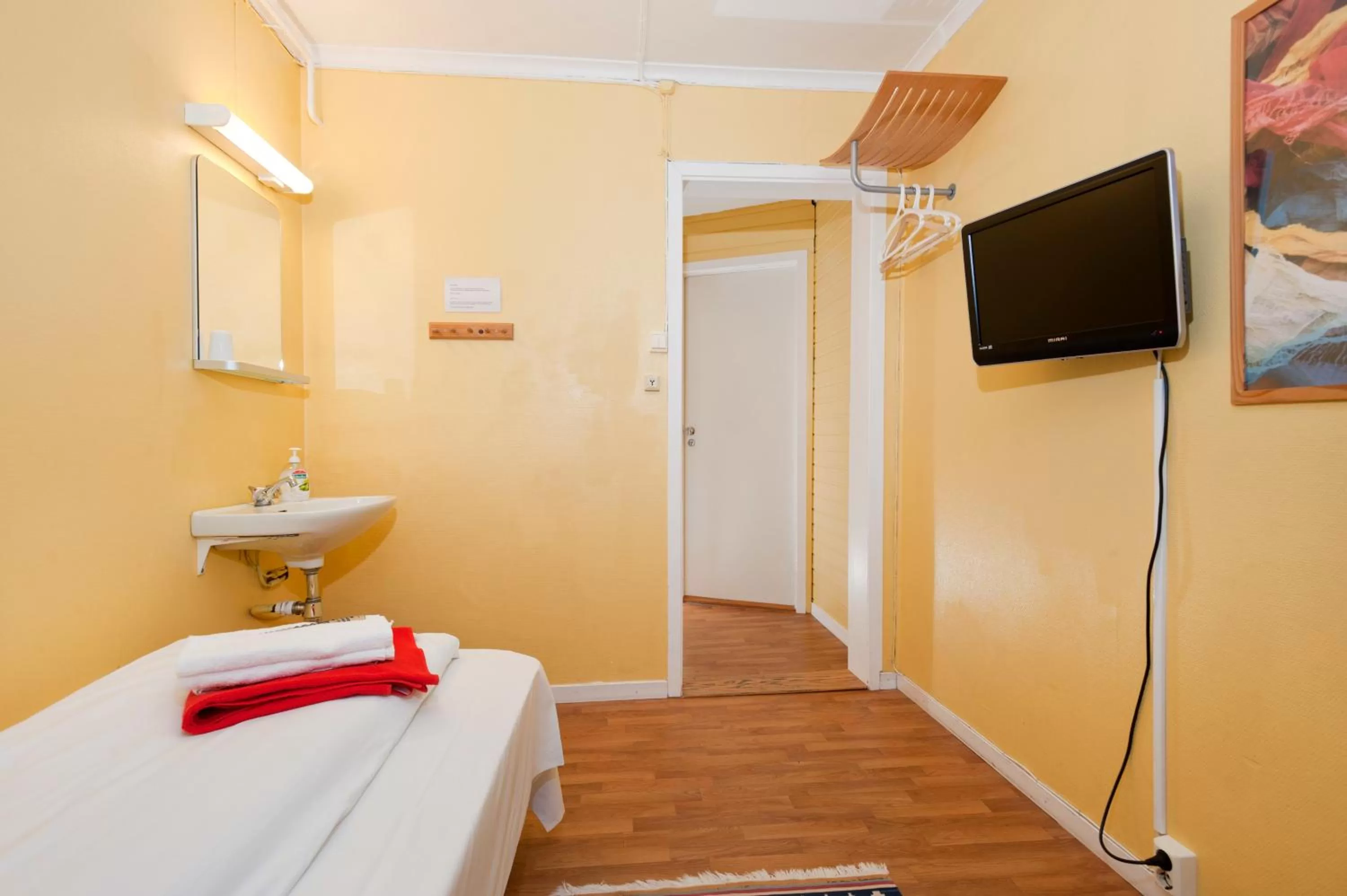 Bedroom, TV/Entertainment Center in Stavanger Bed & Breakfast