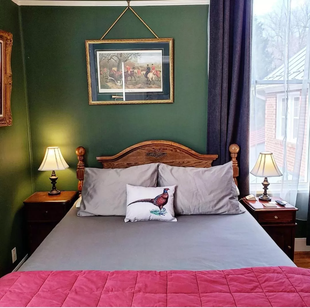 Bed in South Court Inn