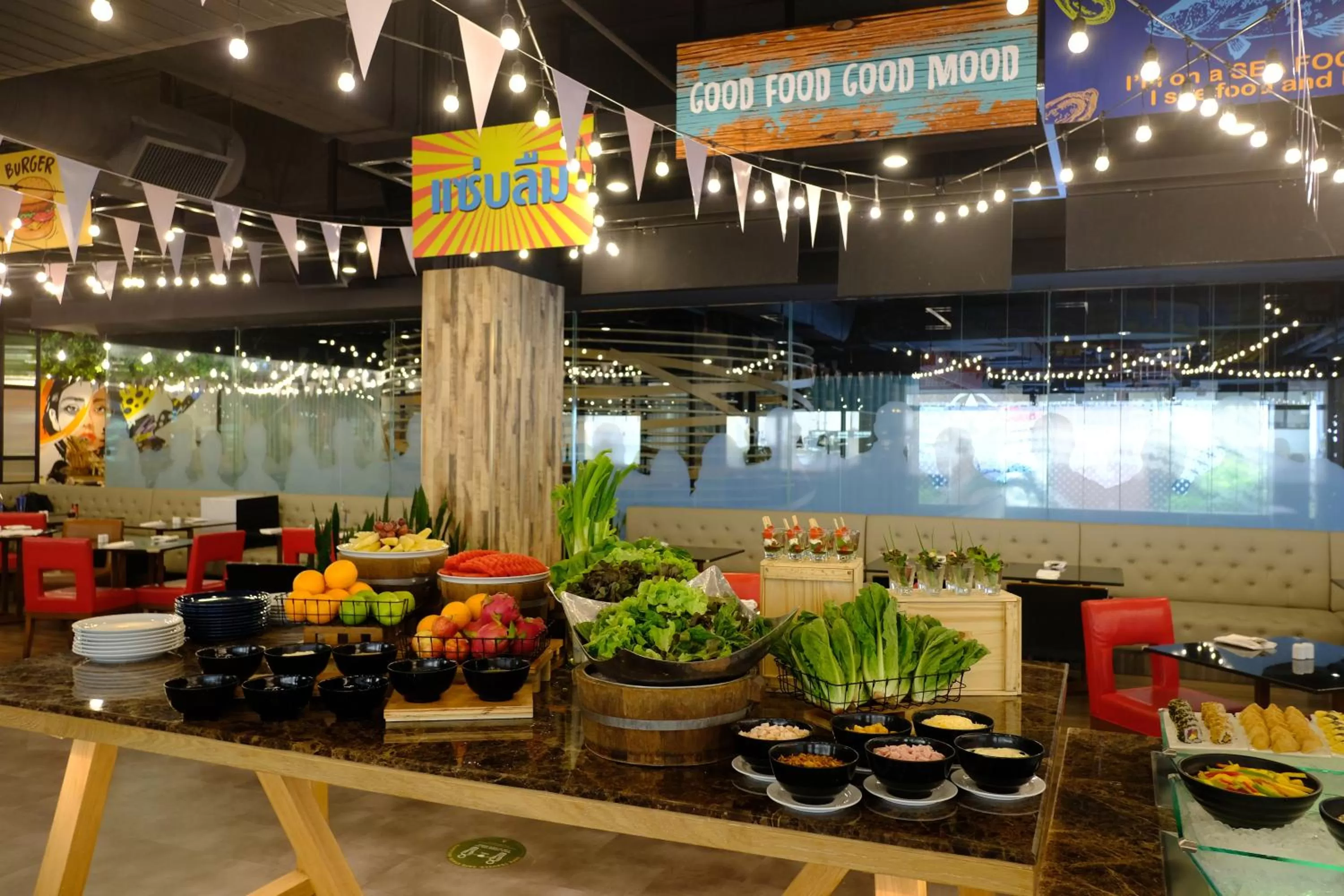 Food and drinks in Novotel Bangkok on Siam Square