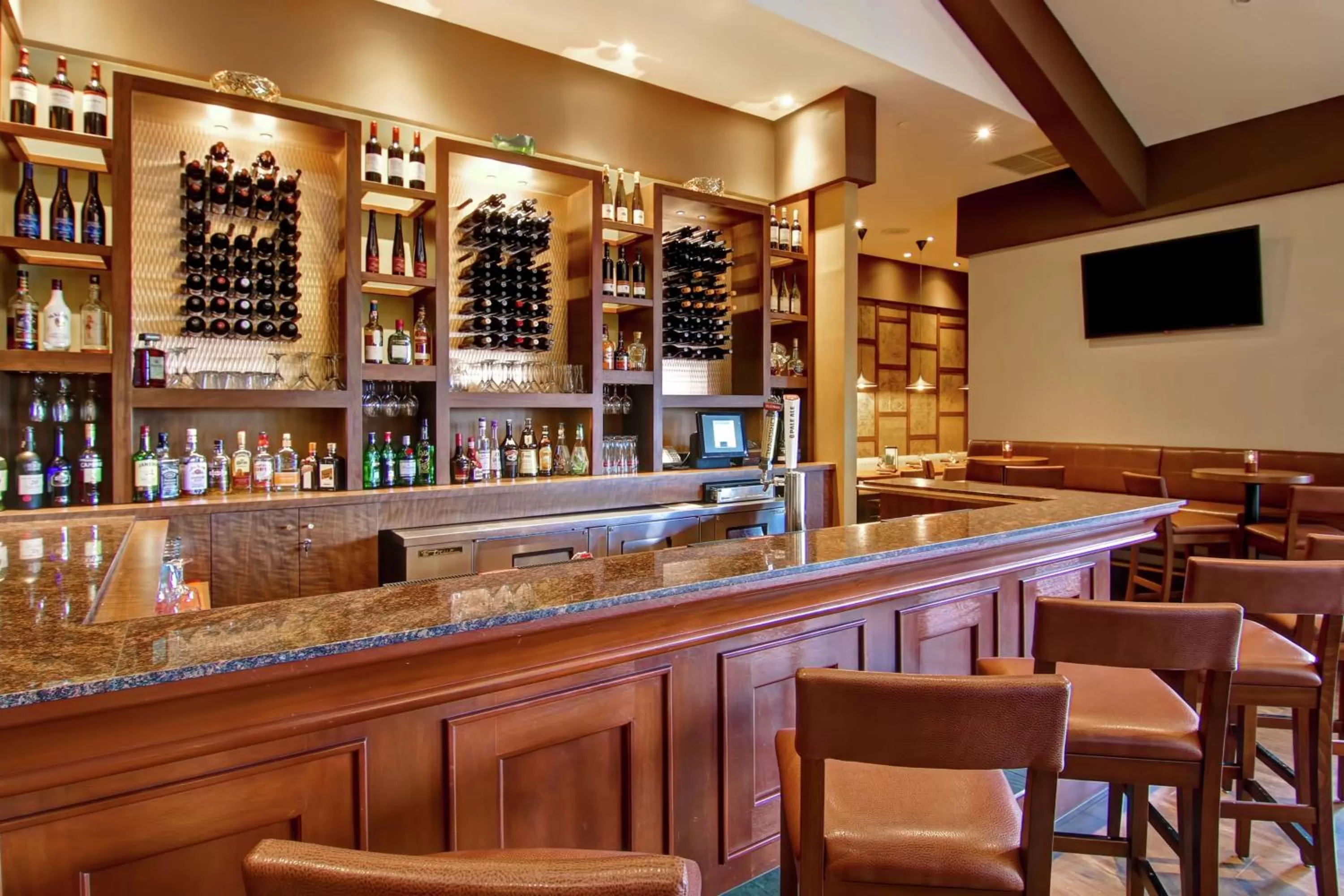 Lounge or bar in DoubleTree Fallsview Resort & Spa by Hilton - Niagara Falls