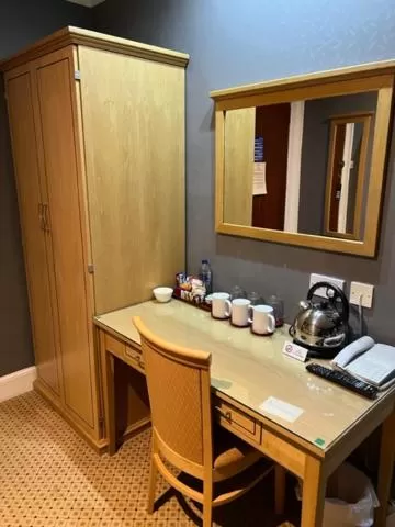 Bedroom in Caledonian Hotel