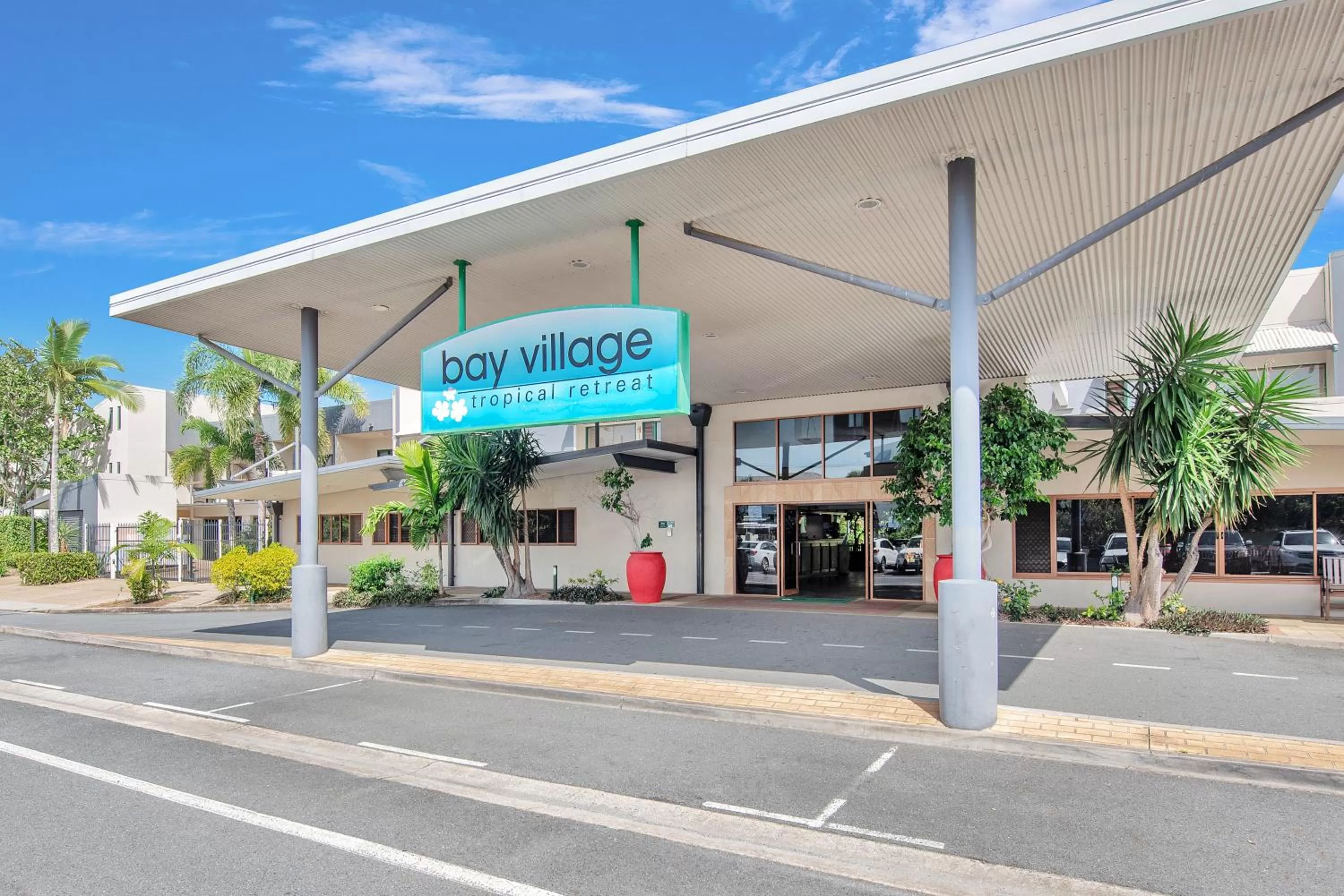 Property building in Bay Village Tropical Retreat & Apartments