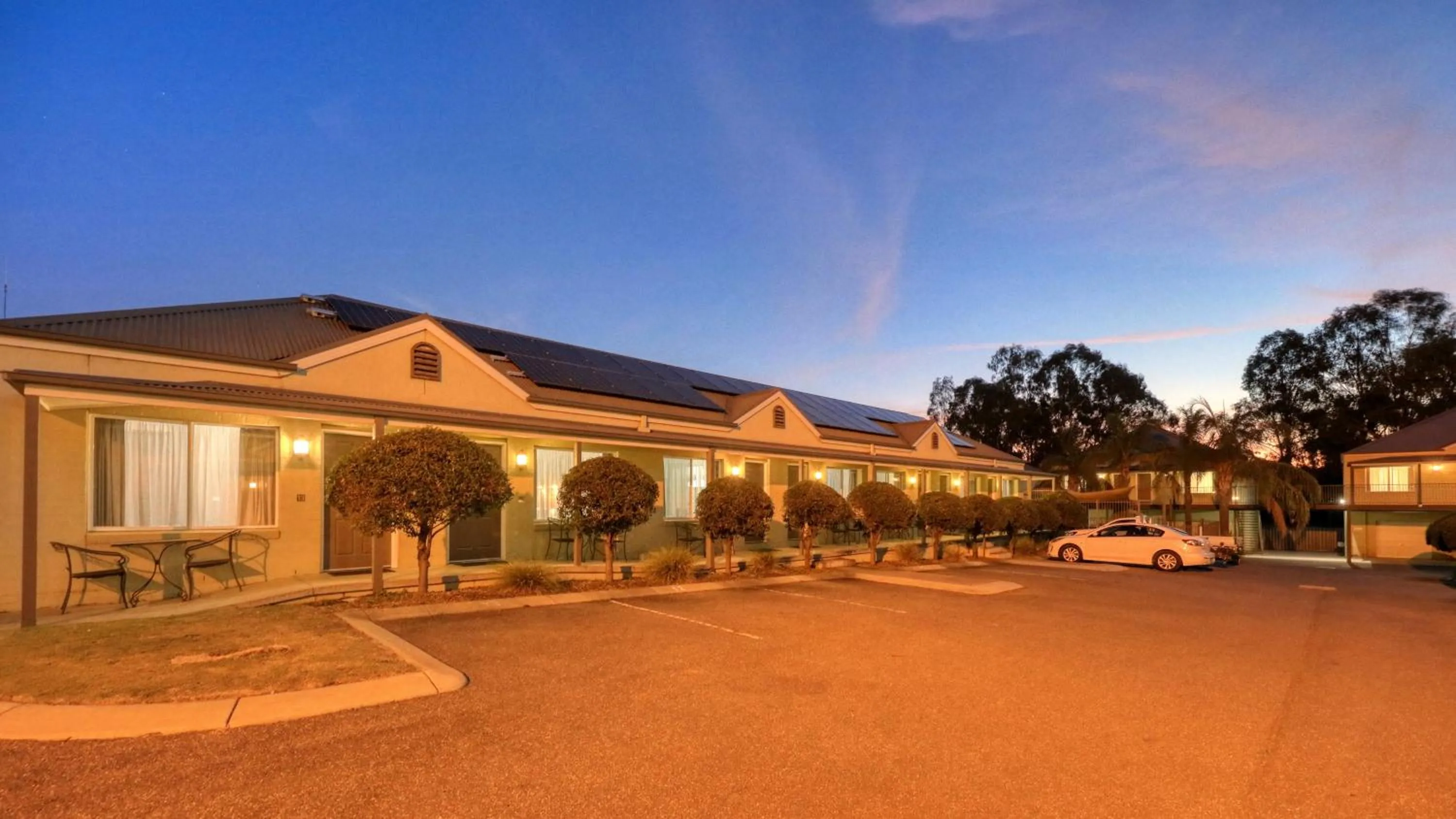 Property building in Bridges on Meninya Motel & Apartments